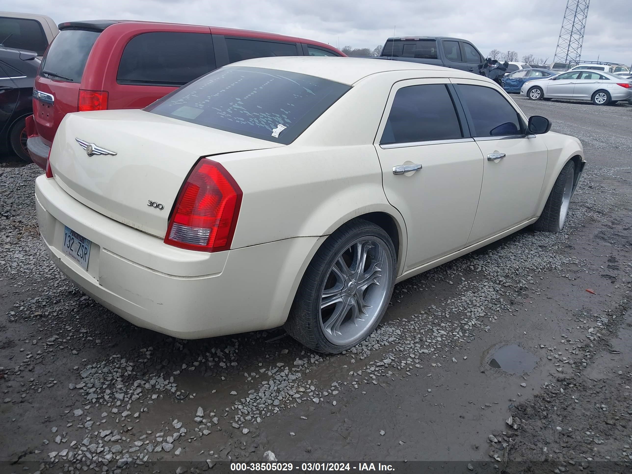 Photo 4 VIN: 2C3KA43R87H823762 - CHRYSLER 300 