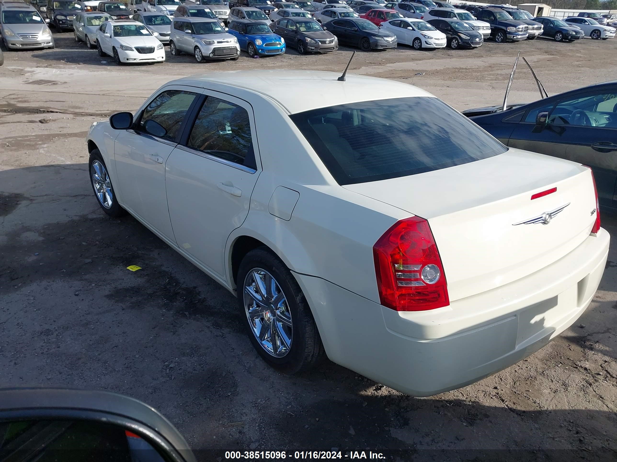 Photo 2 VIN: 2C3KA43R88H122706 - CHRYSLER 300 