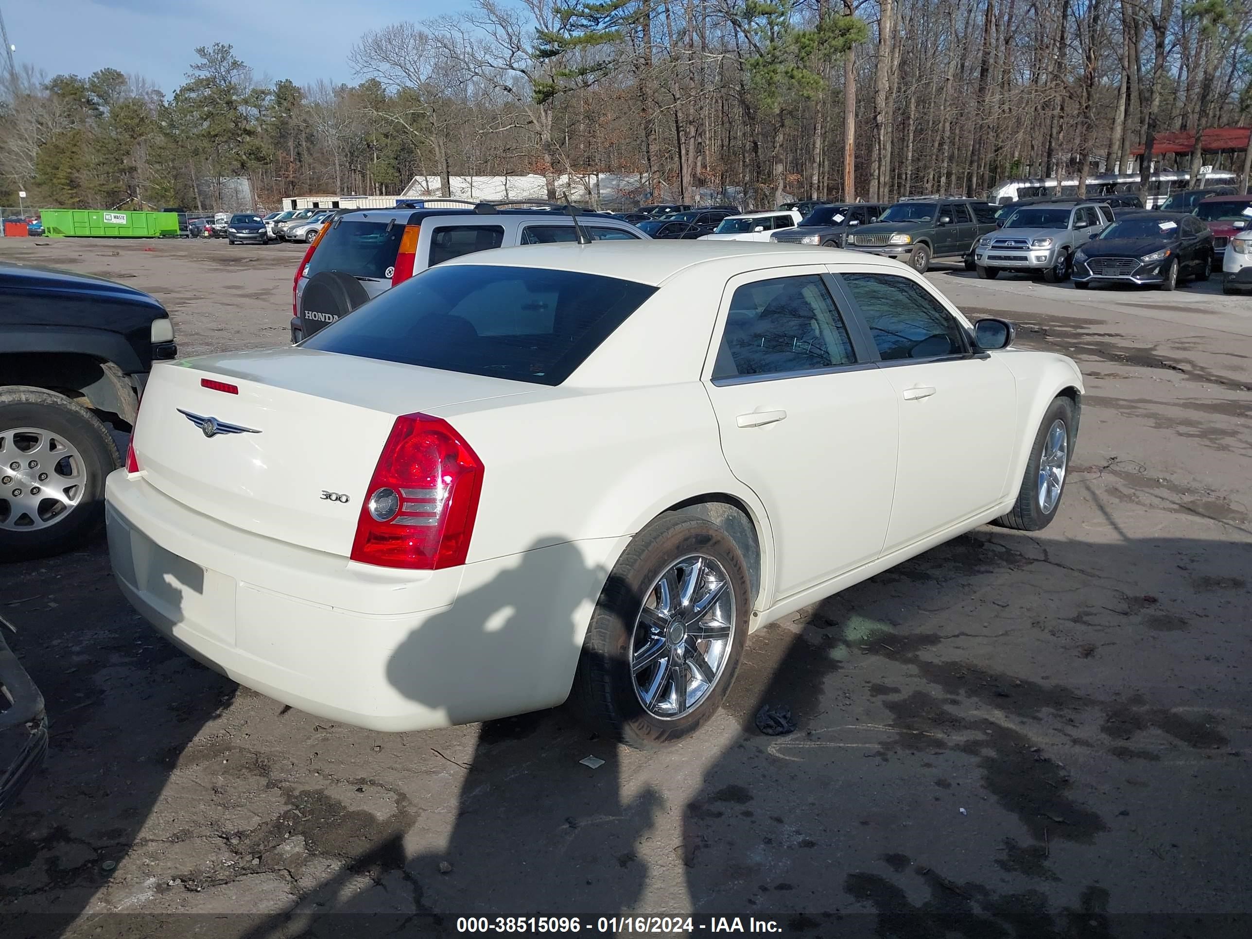 Photo 3 VIN: 2C3KA43R88H122706 - CHRYSLER 300 