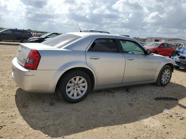 Photo 2 VIN: 2C3KA43R88H137013 - CHRYSLER 300 LX 