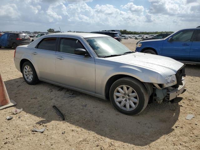 Photo 3 VIN: 2C3KA43R88H137013 - CHRYSLER 300 LX 