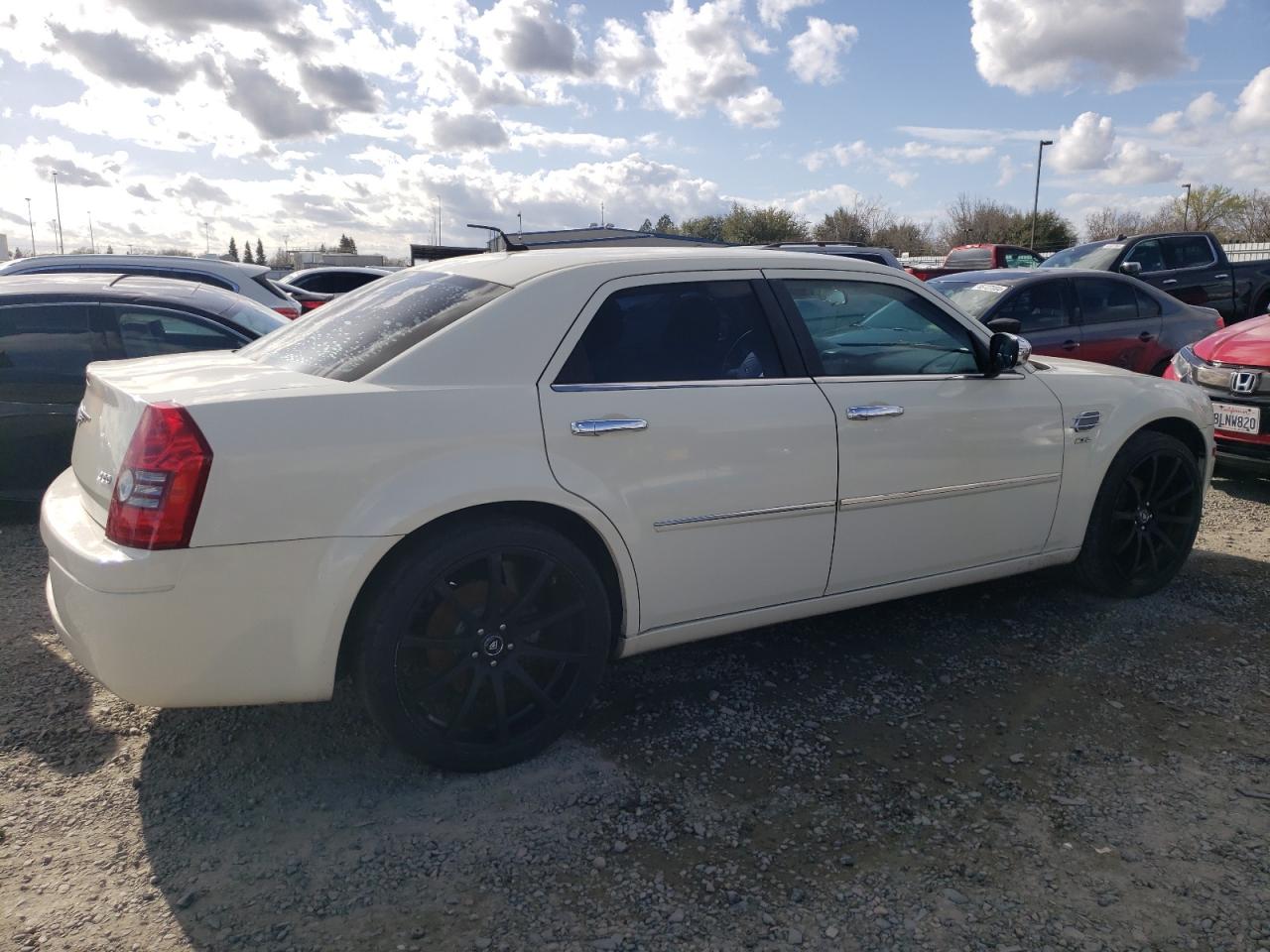 Photo 2 VIN: 2C3KA43R88H145919 - CHRYSLER 300 