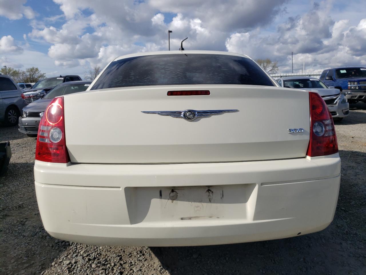 Photo 5 VIN: 2C3KA43R88H145919 - CHRYSLER 300 