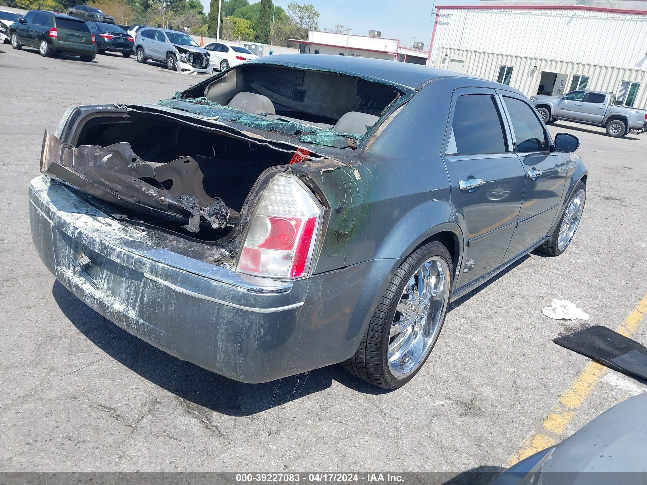 Photo 3 VIN: 2C3KA43R96H505633 - CHRYSLER 300 