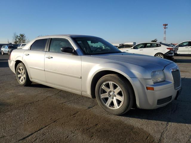 Photo 3 VIN: 2C3KA43R97H664556 - CHRYSLER 300 