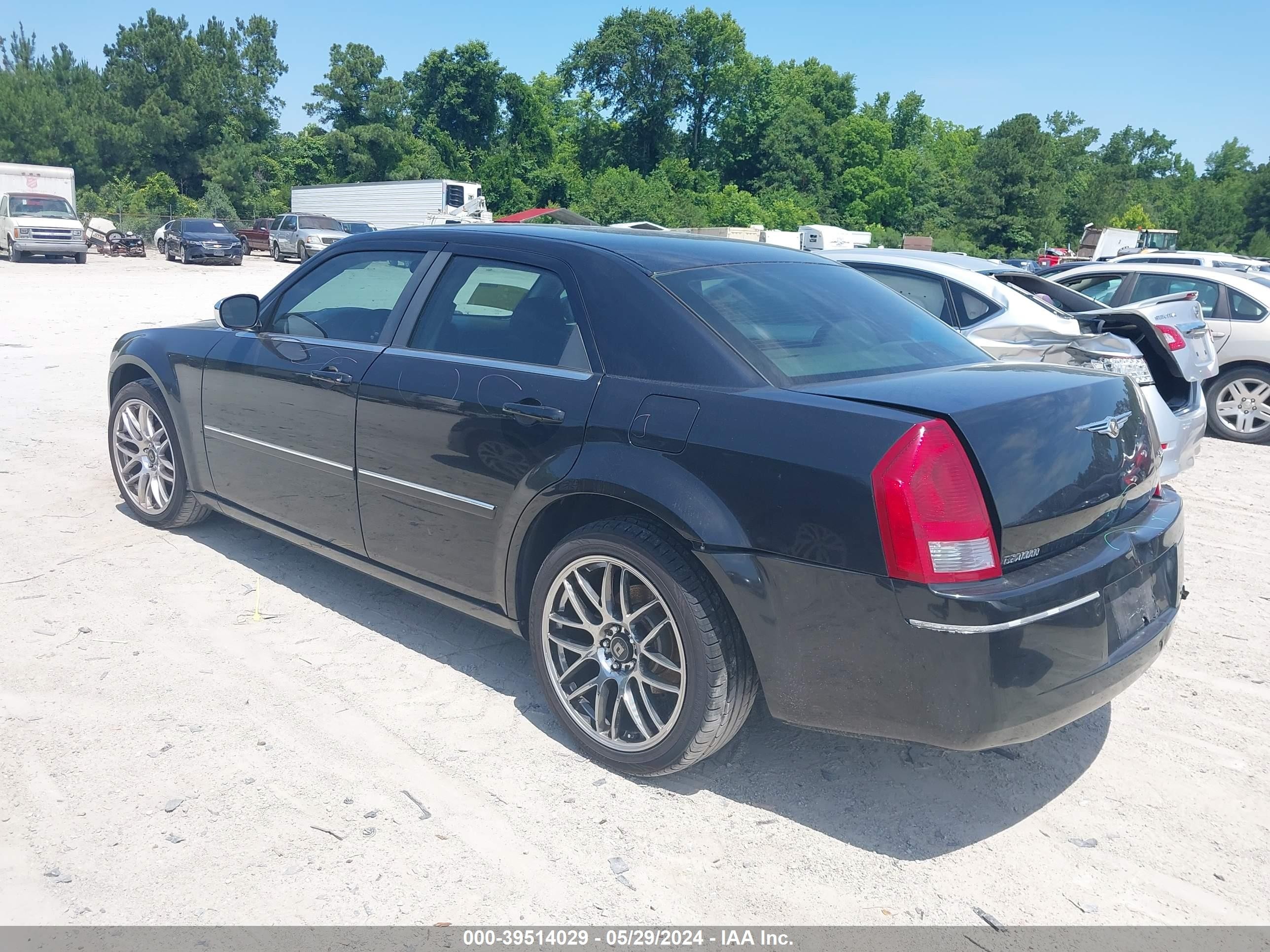 Photo 2 VIN: 2C3KA43R97H704392 - CHRYSLER 300 