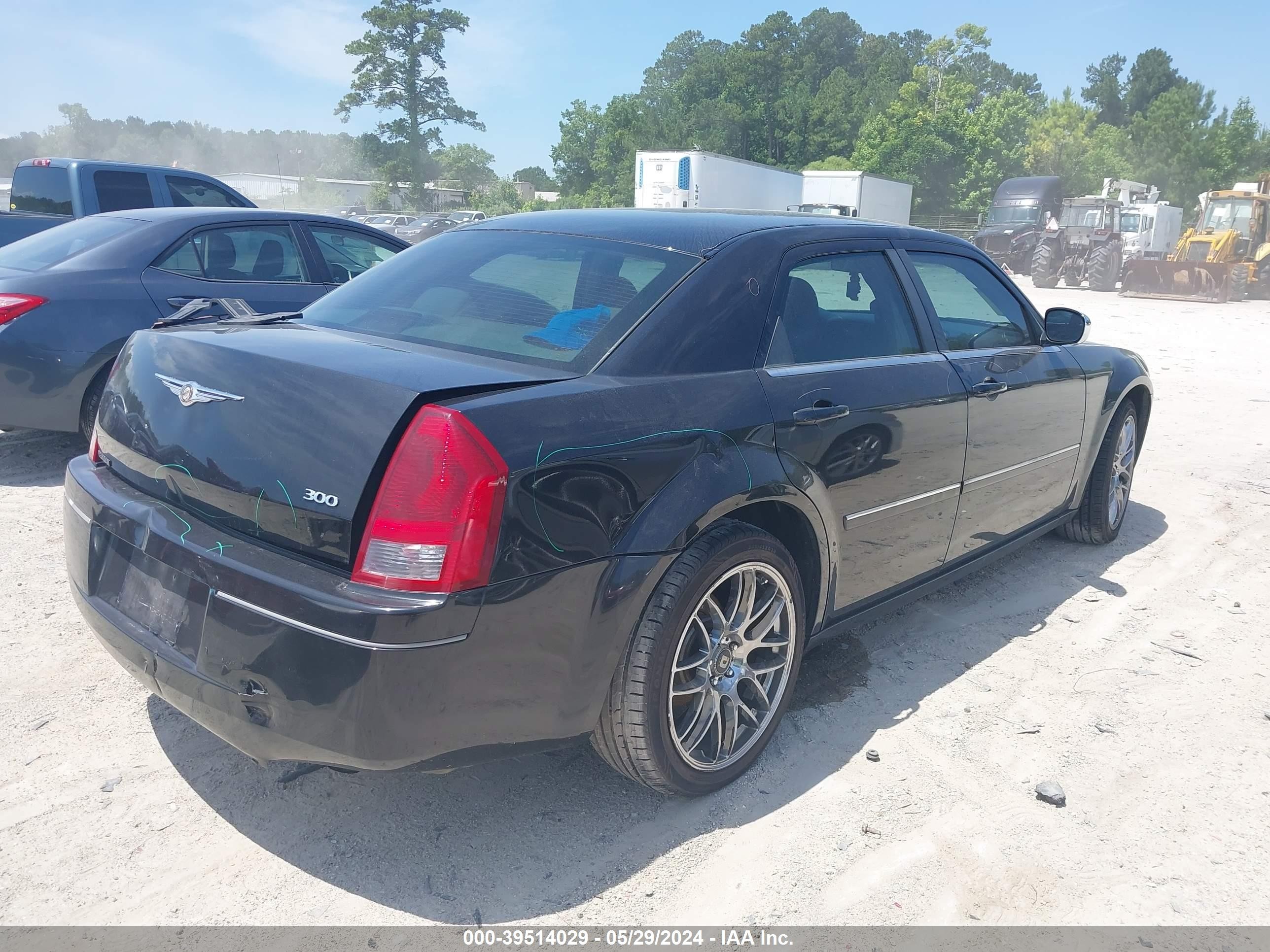 Photo 3 VIN: 2C3KA43R97H704392 - CHRYSLER 300 