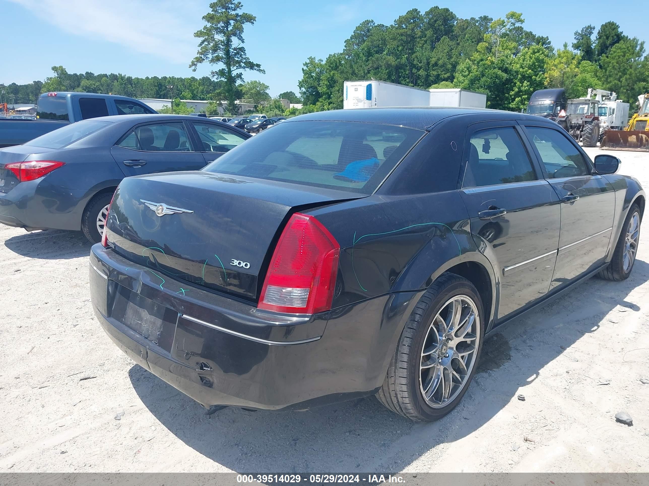 Photo 5 VIN: 2C3KA43R97H704392 - CHRYSLER 300 