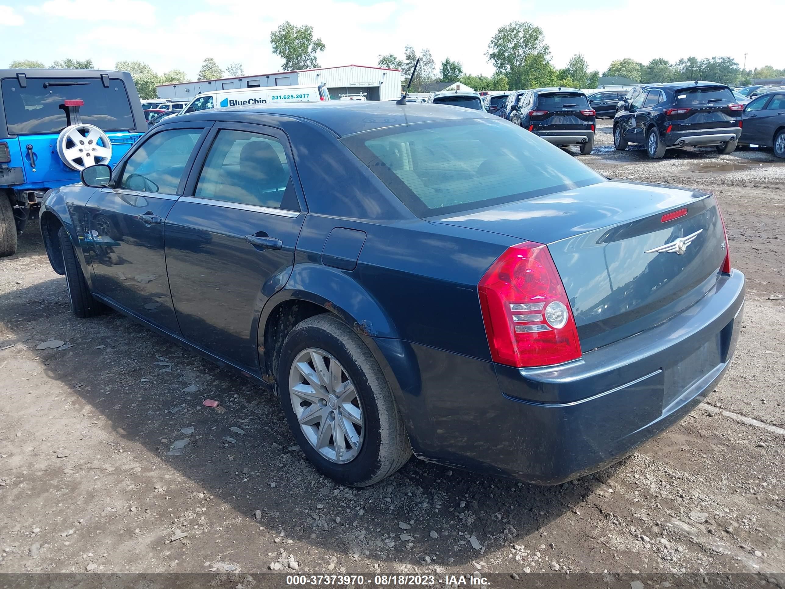 Photo 2 VIN: 2C3KA43R98H176239 - CHRYSLER 300 