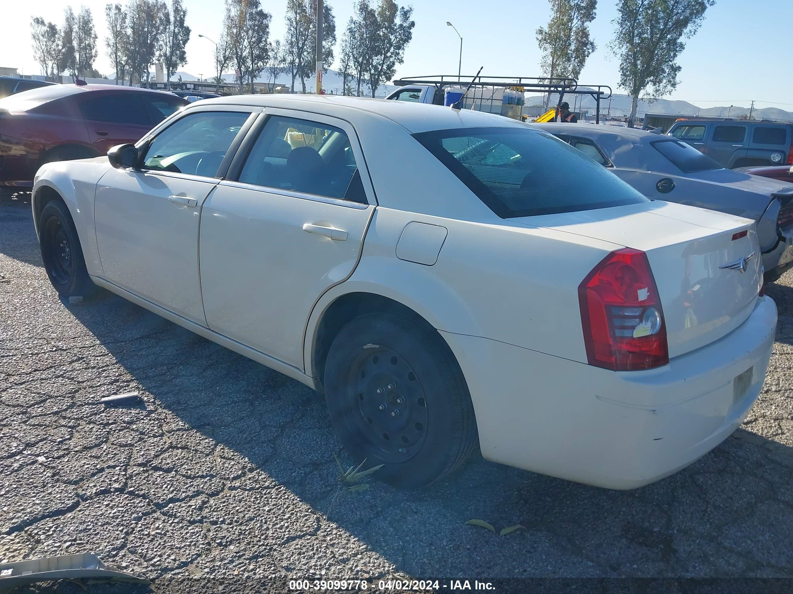 Photo 2 VIN: 2C3KA43R98H192750 - CHRYSLER 300 