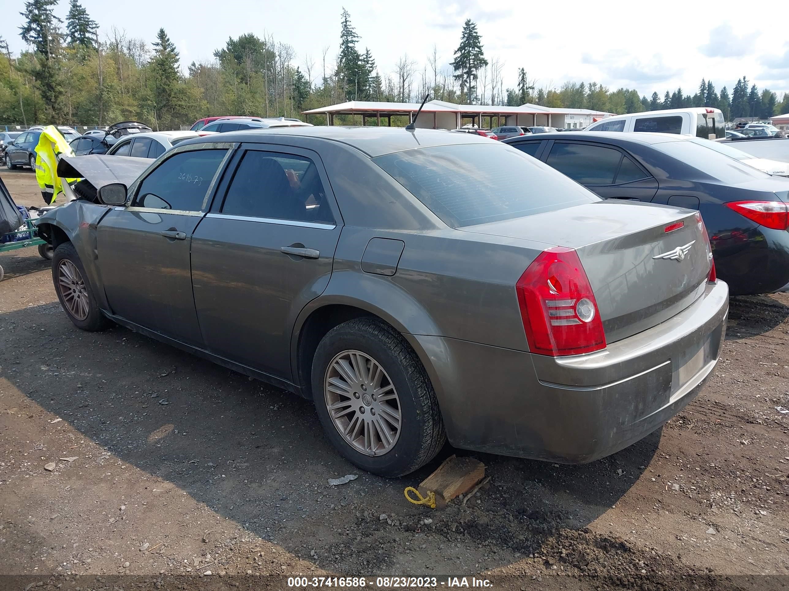 Photo 2 VIN: 2C3KA43RX8H123212 - CHRYSLER 300 