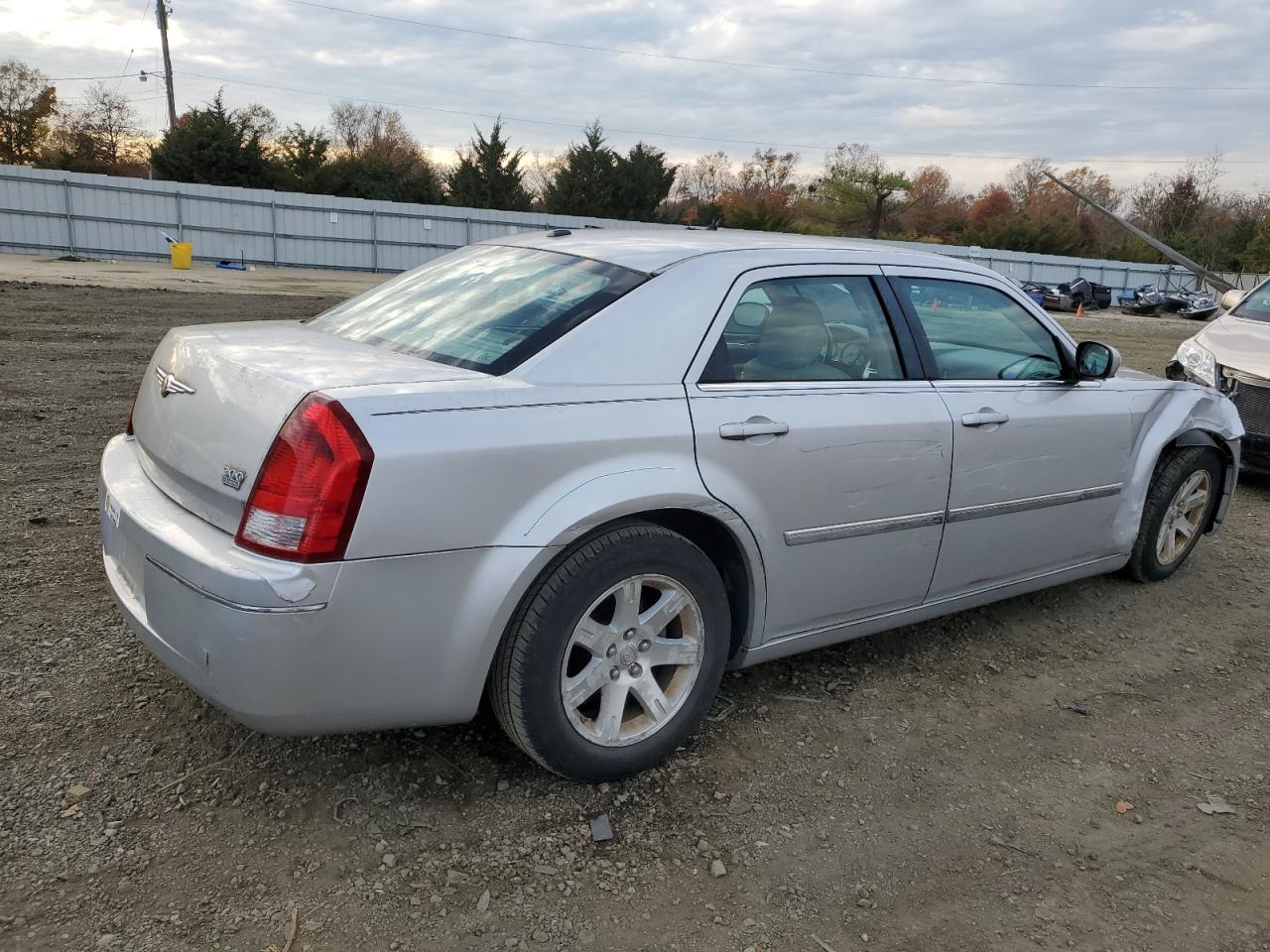 Photo 2 VIN: 2C3KA53G06H411628 - CHRYSLER 300 