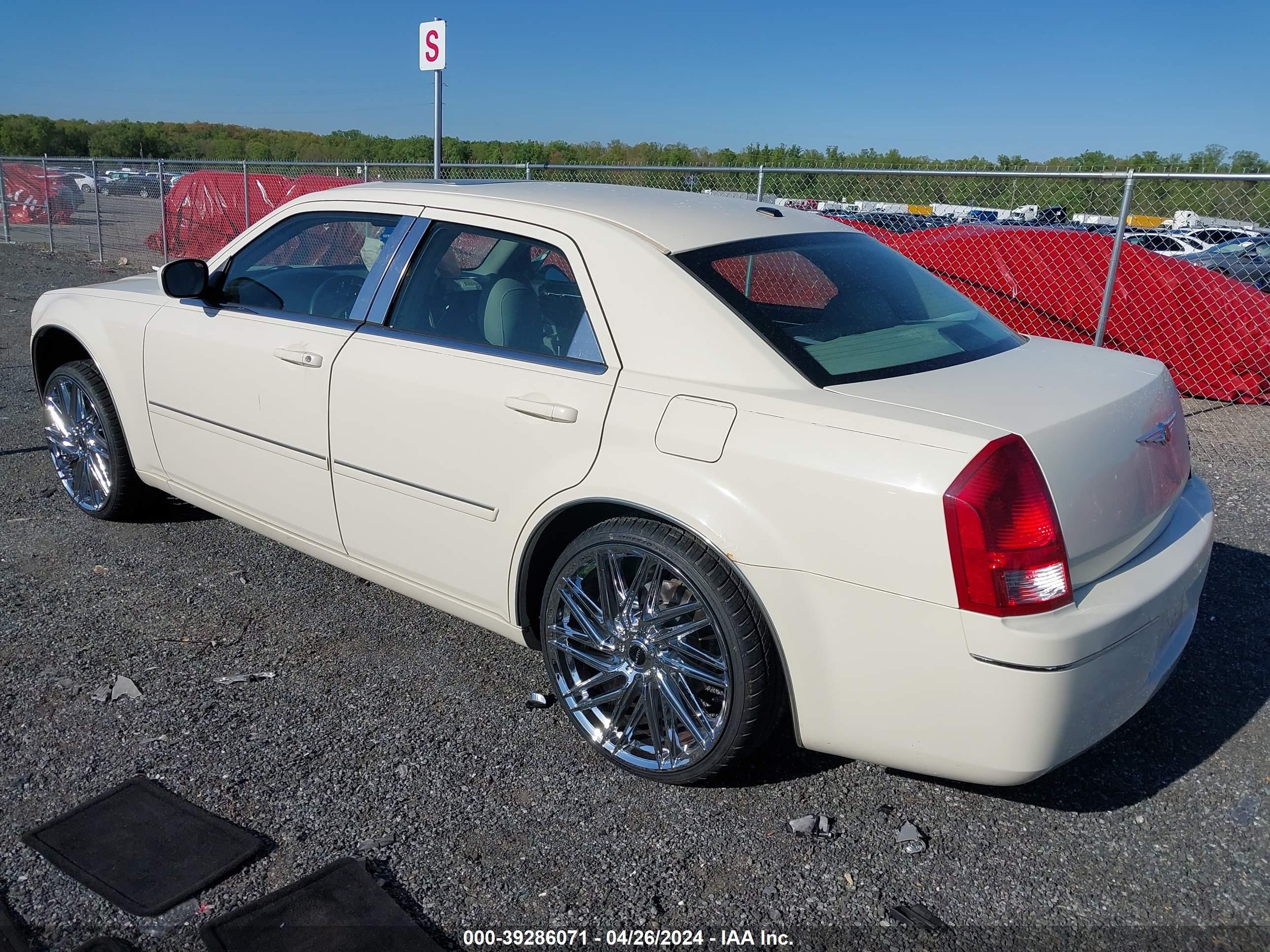 Photo 2 VIN: 2C3KA53G06H524026 - CHRYSLER 300 