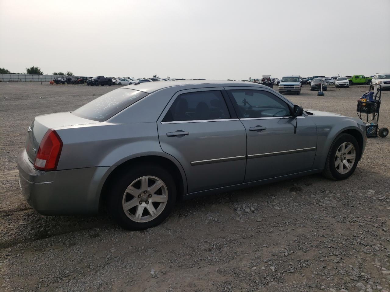 Photo 2 VIN: 2C3KA53G07H632941 - CHRYSLER 300 