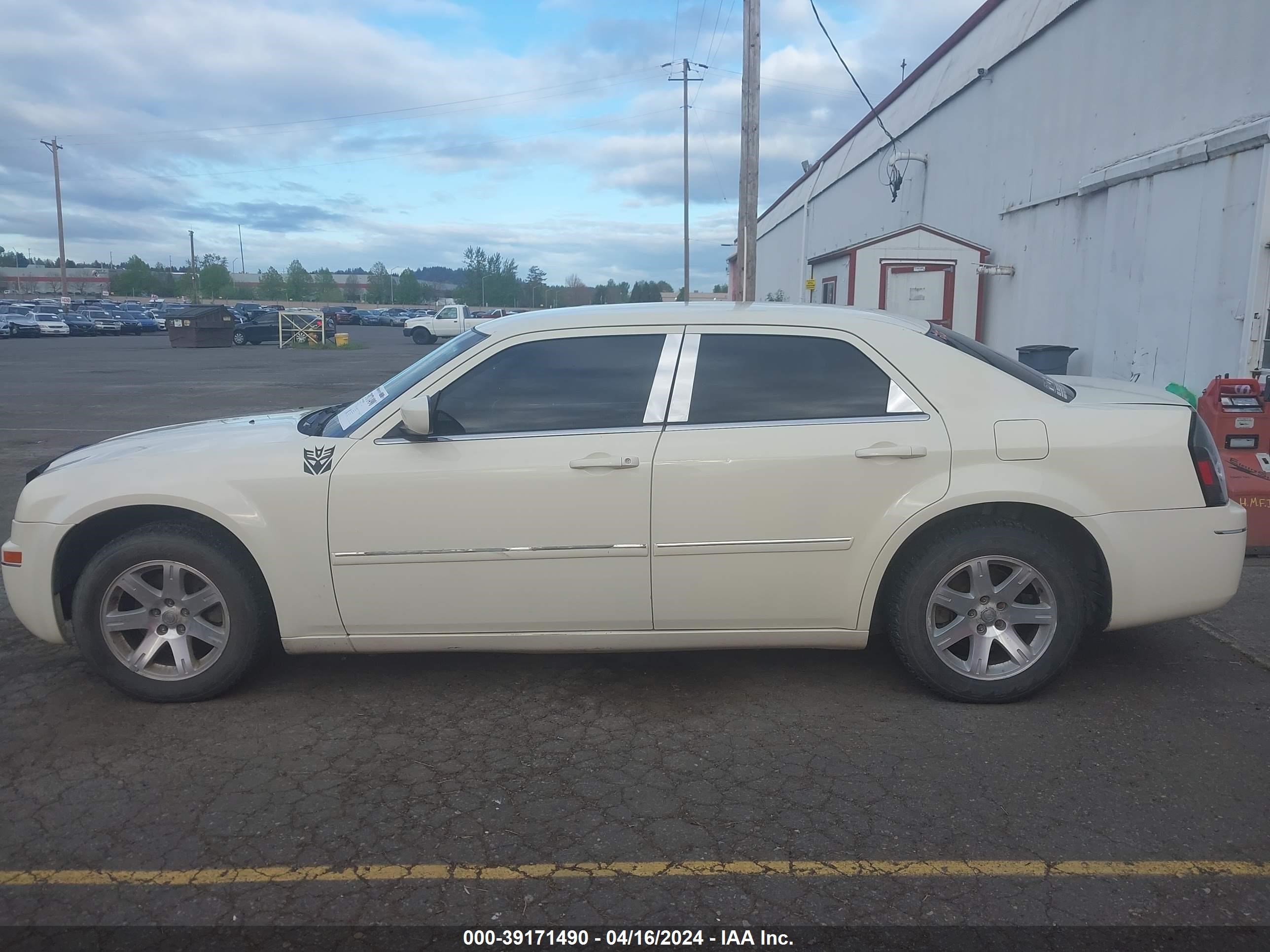 Photo 13 VIN: 2C3KA53G07H682349 - CHRYSLER 300 