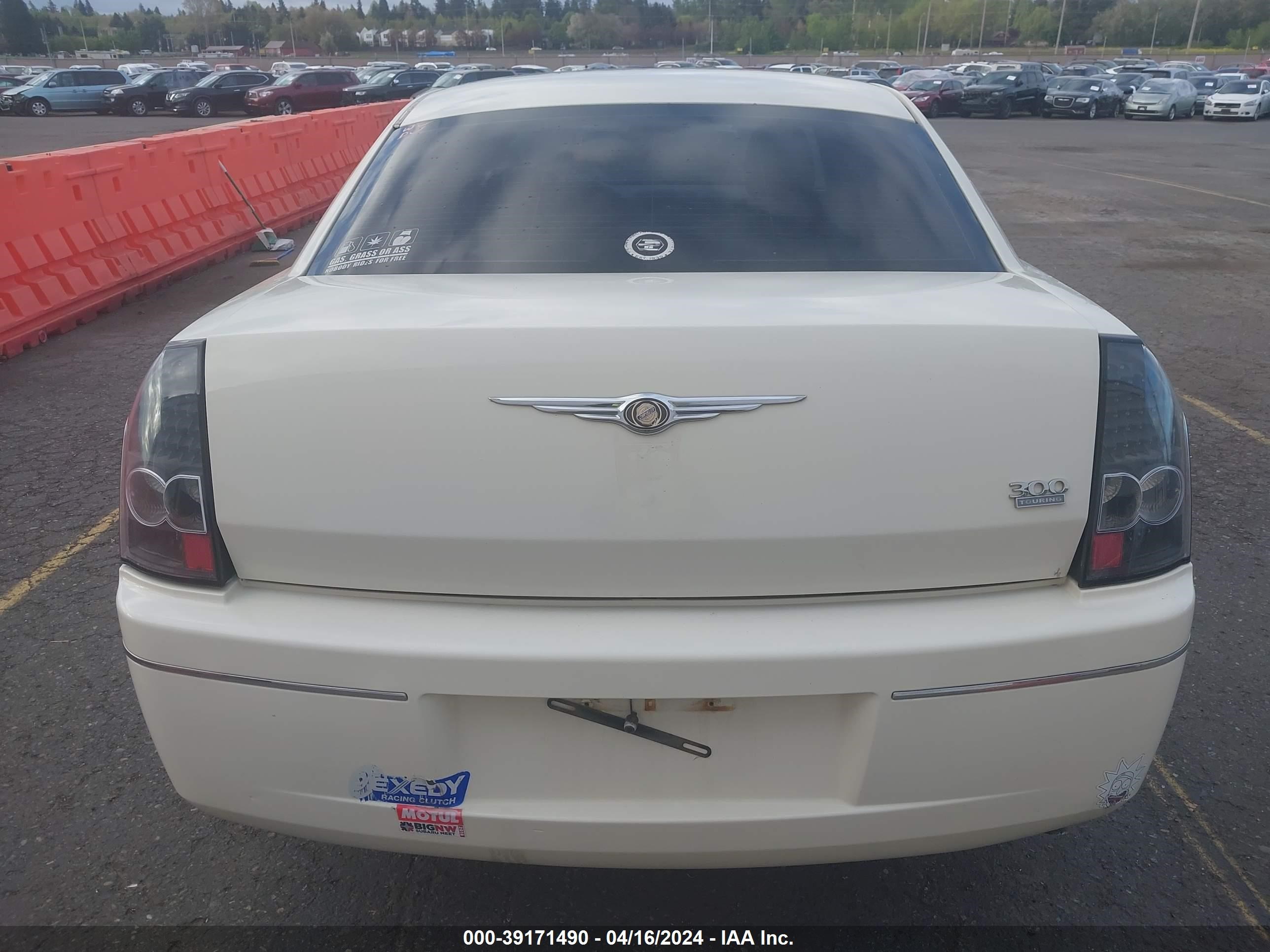 Photo 15 VIN: 2C3KA53G07H682349 - CHRYSLER 300 