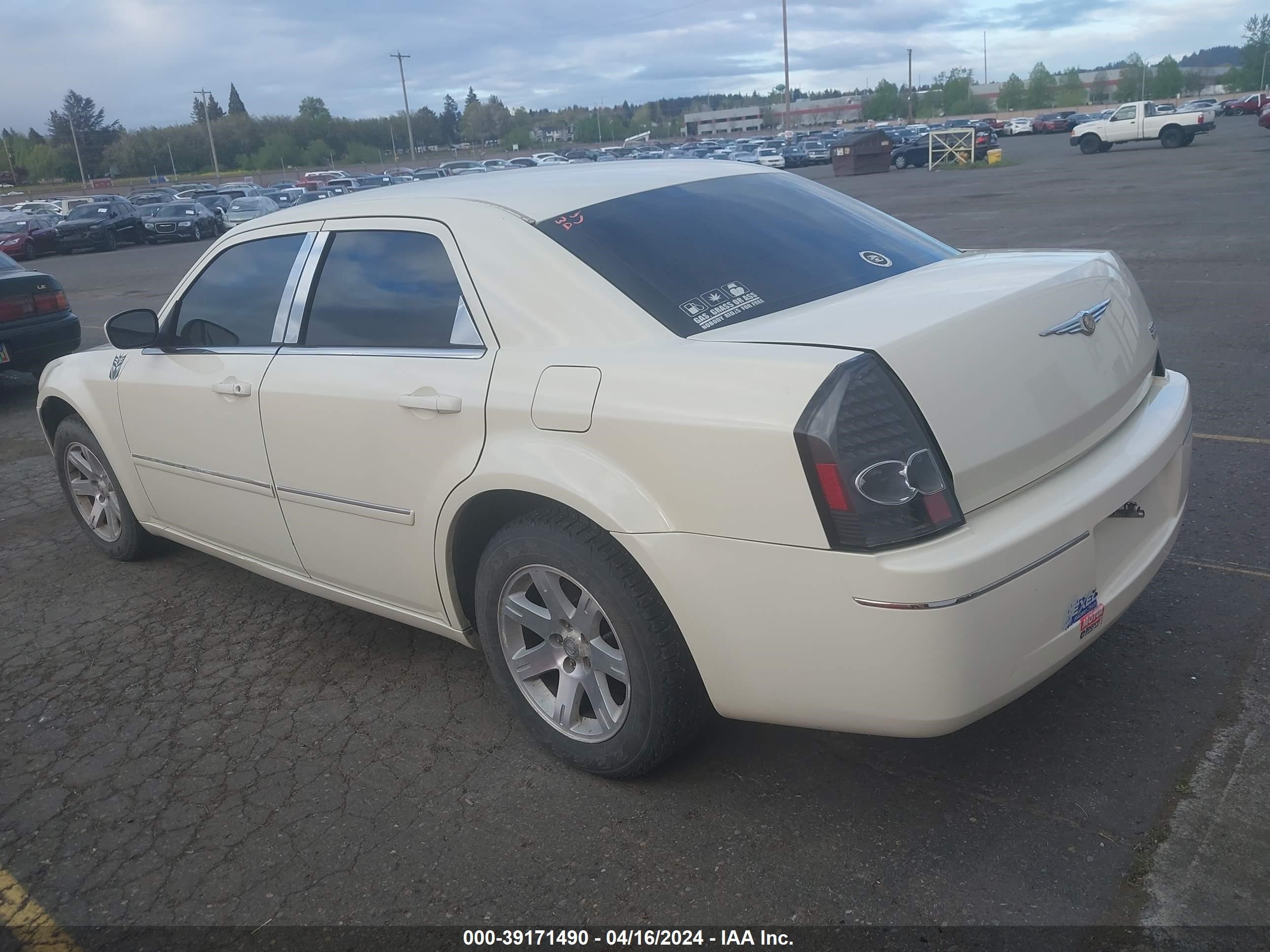 Photo 2 VIN: 2C3KA53G07H682349 - CHRYSLER 300 