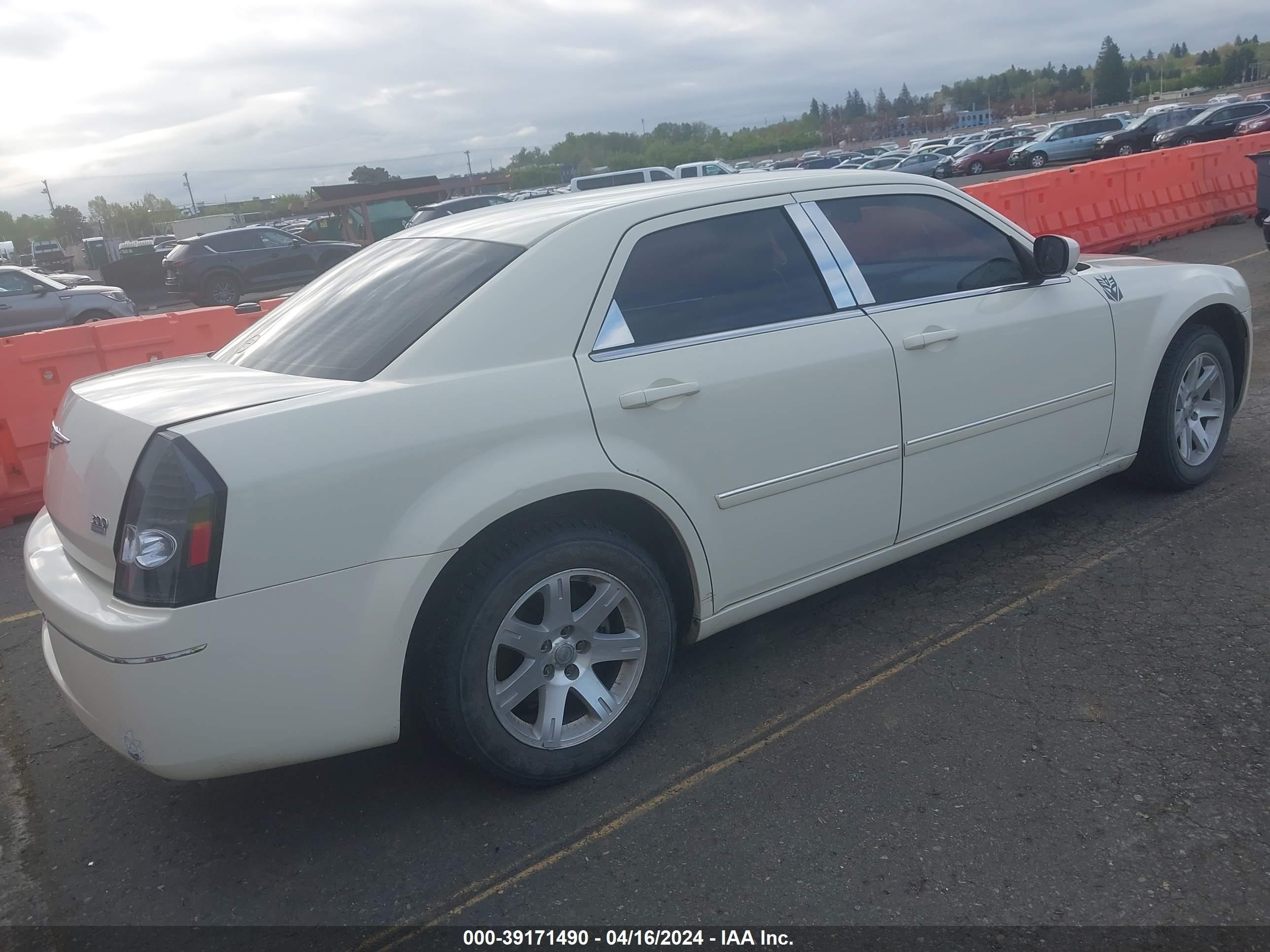 Photo 3 VIN: 2C3KA53G07H682349 - CHRYSLER 300 