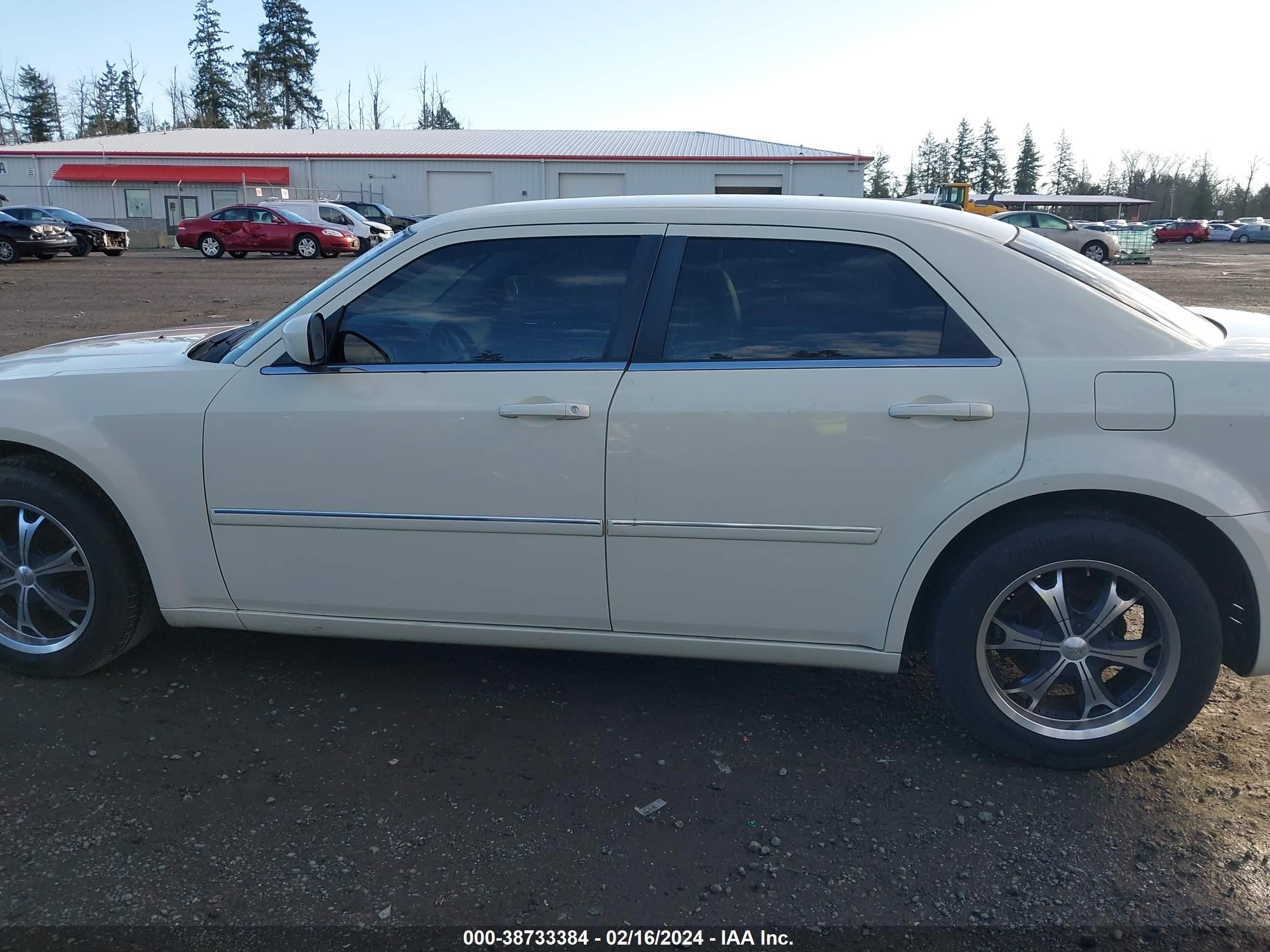 Photo 13 VIN: 2C3KA53G07H746003 - CHRYSLER 300 