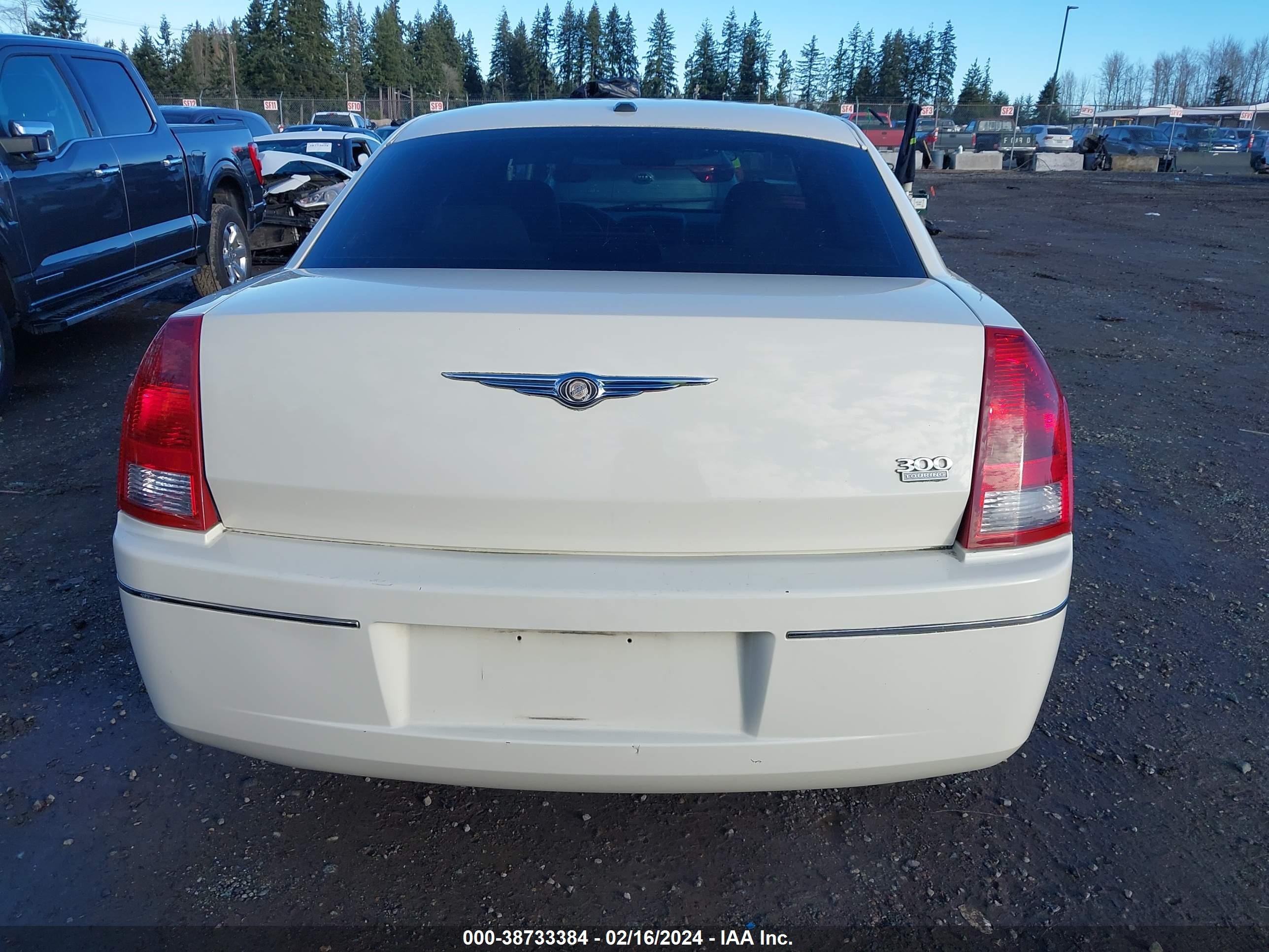 Photo 15 VIN: 2C3KA53G07H746003 - CHRYSLER 300 