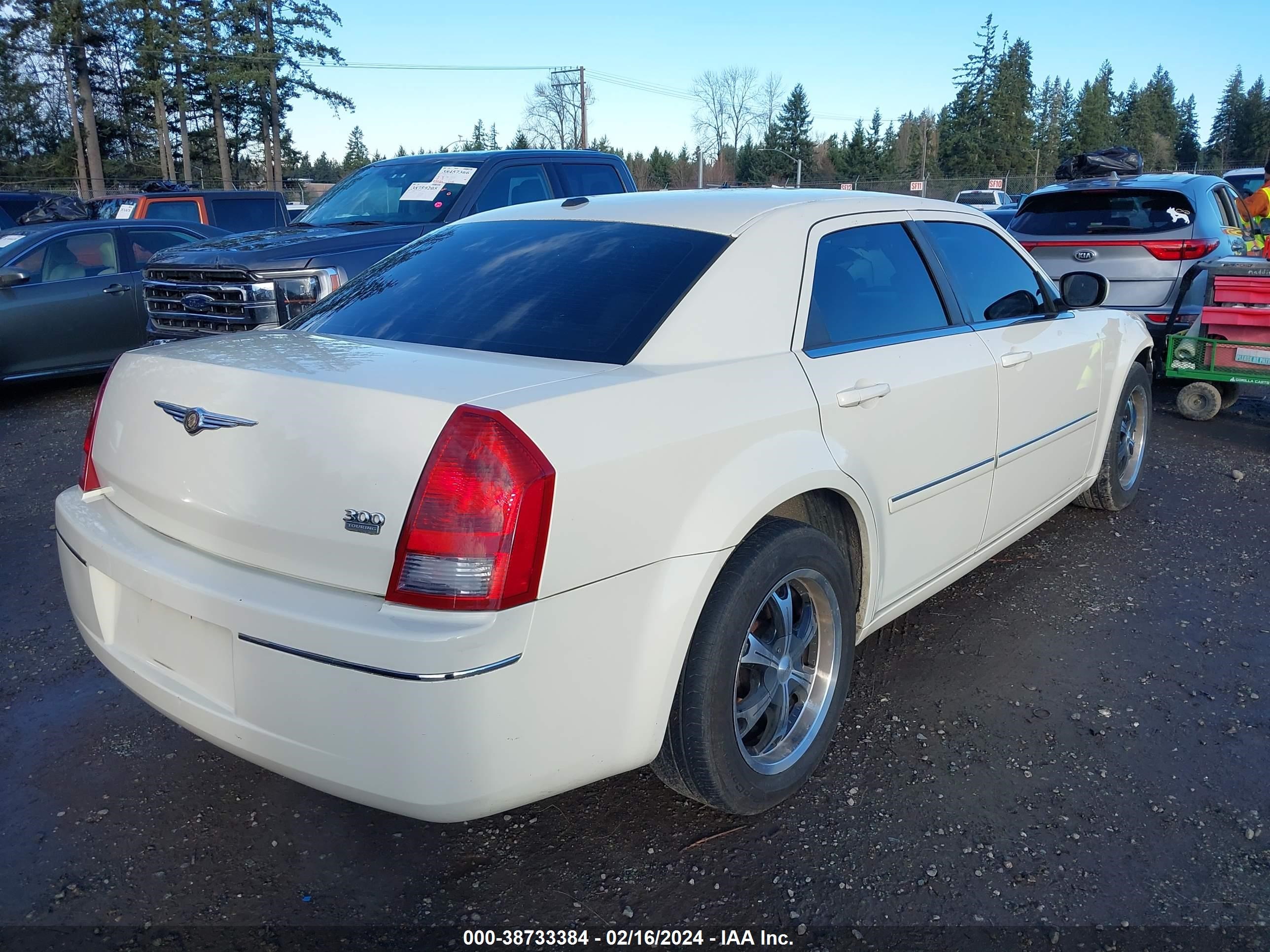 Photo 3 VIN: 2C3KA53G07H746003 - CHRYSLER 300 