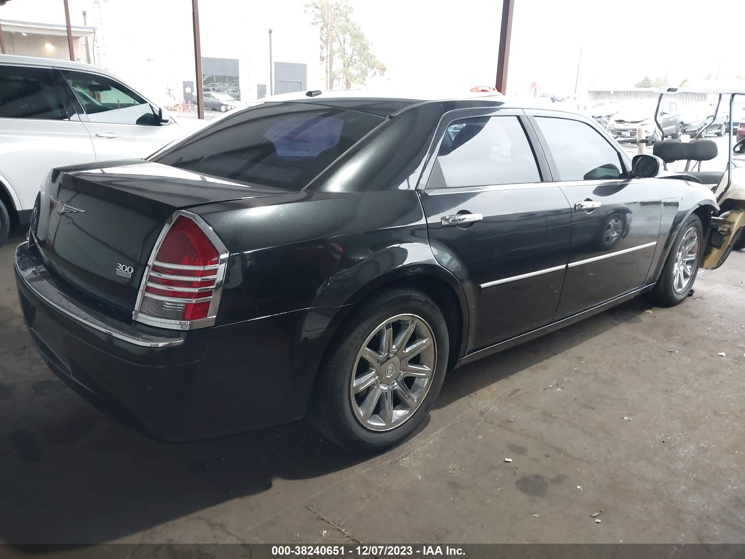 Photo 3 VIN: 2C3KA53G07H768034 - CHRYSLER 300 