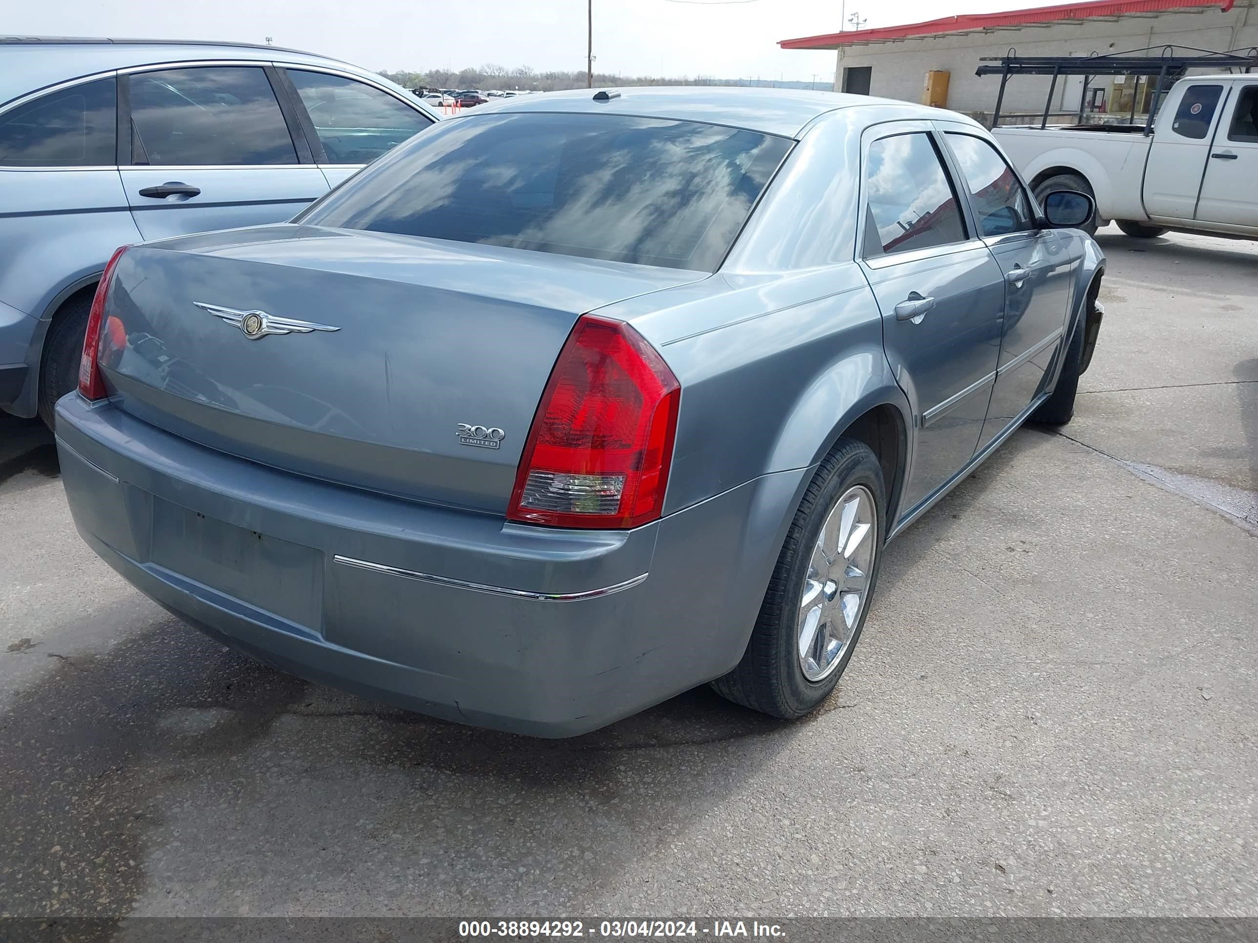 Photo 3 VIN: 2C3KA53G07H827115 - CHRYSLER 300 