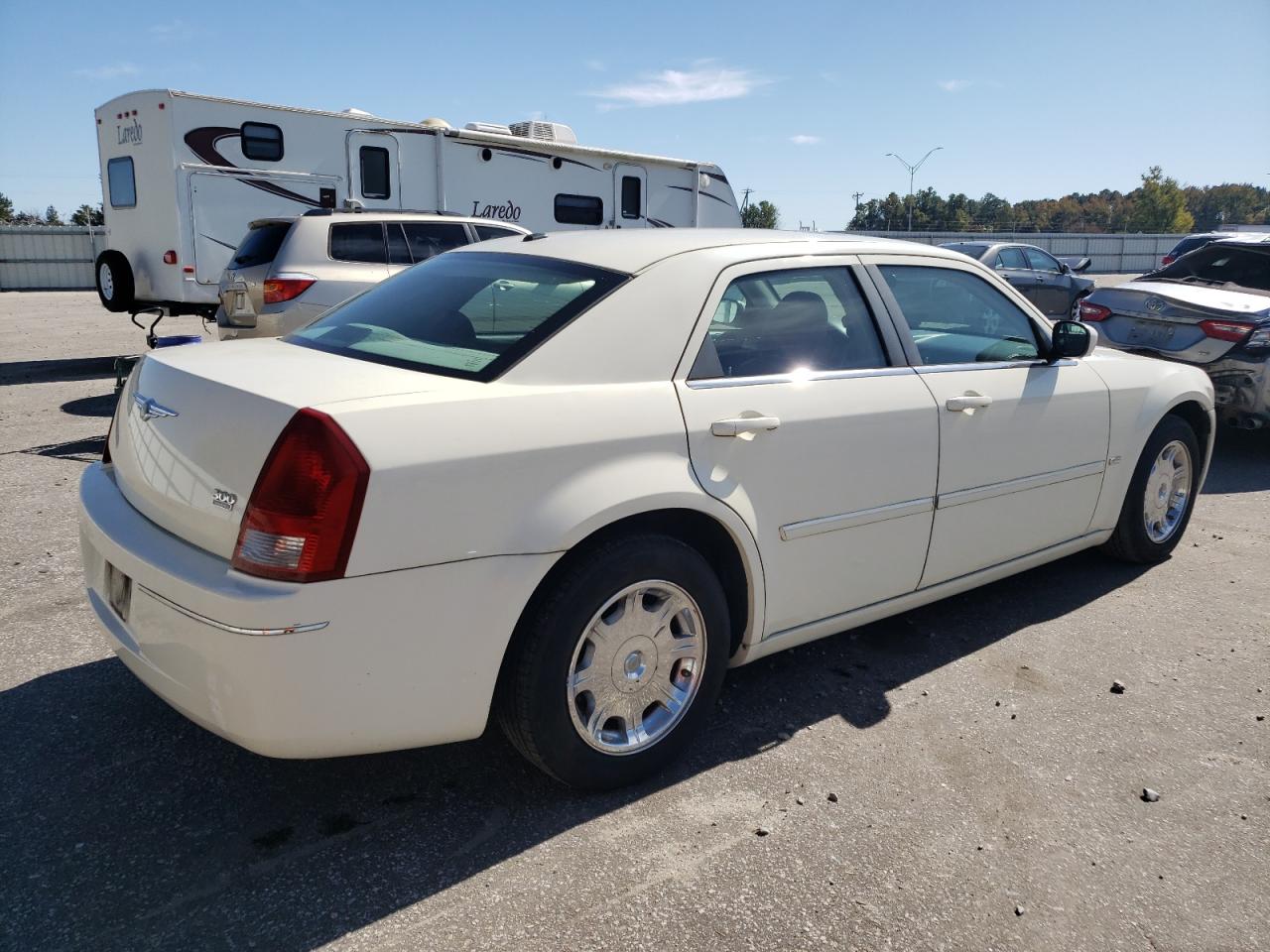 Photo 2 VIN: 2C3KA53G17H698334 - CHRYSLER 300 