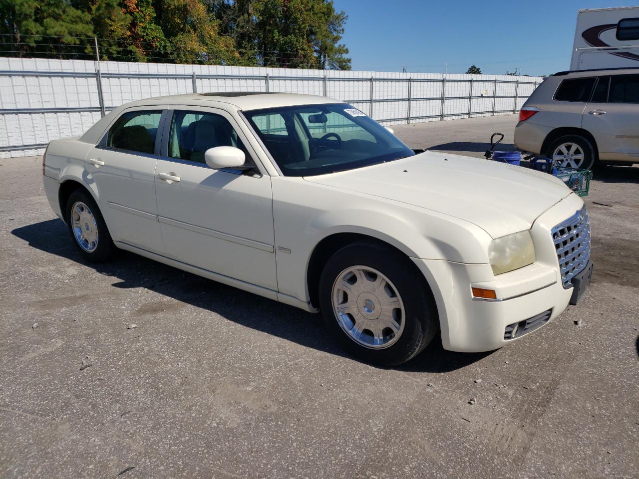 Photo 3 VIN: 2C3KA53G17H698334 - CHRYSLER 300 