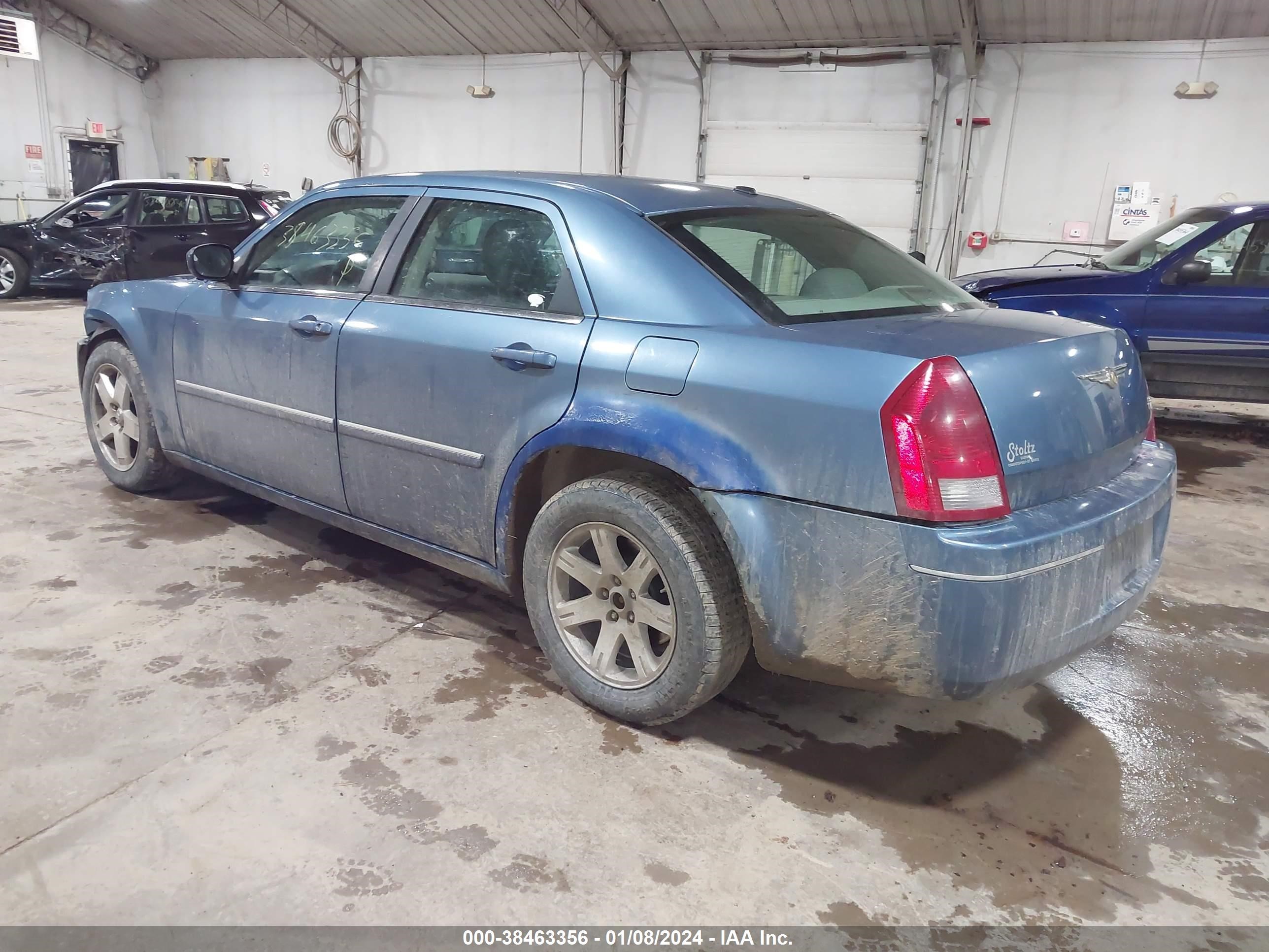 Photo 2 VIN: 2C3KA53G17H798448 - CHRYSLER 300 