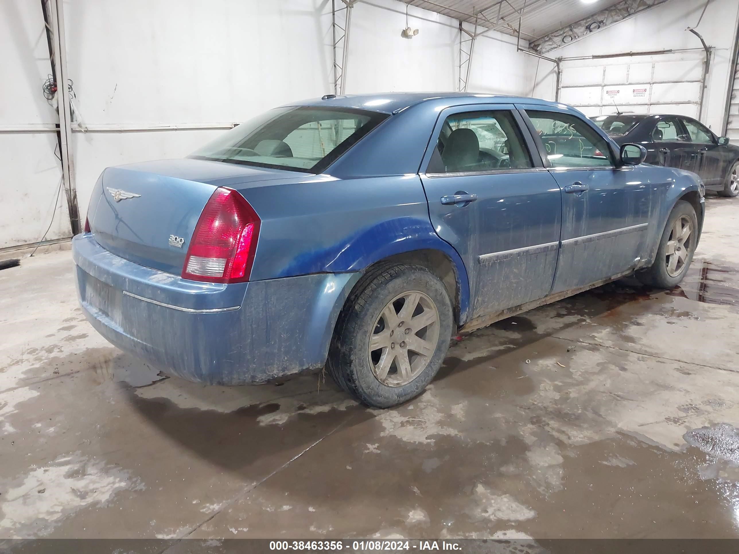 Photo 3 VIN: 2C3KA53G17H798448 - CHRYSLER 300 