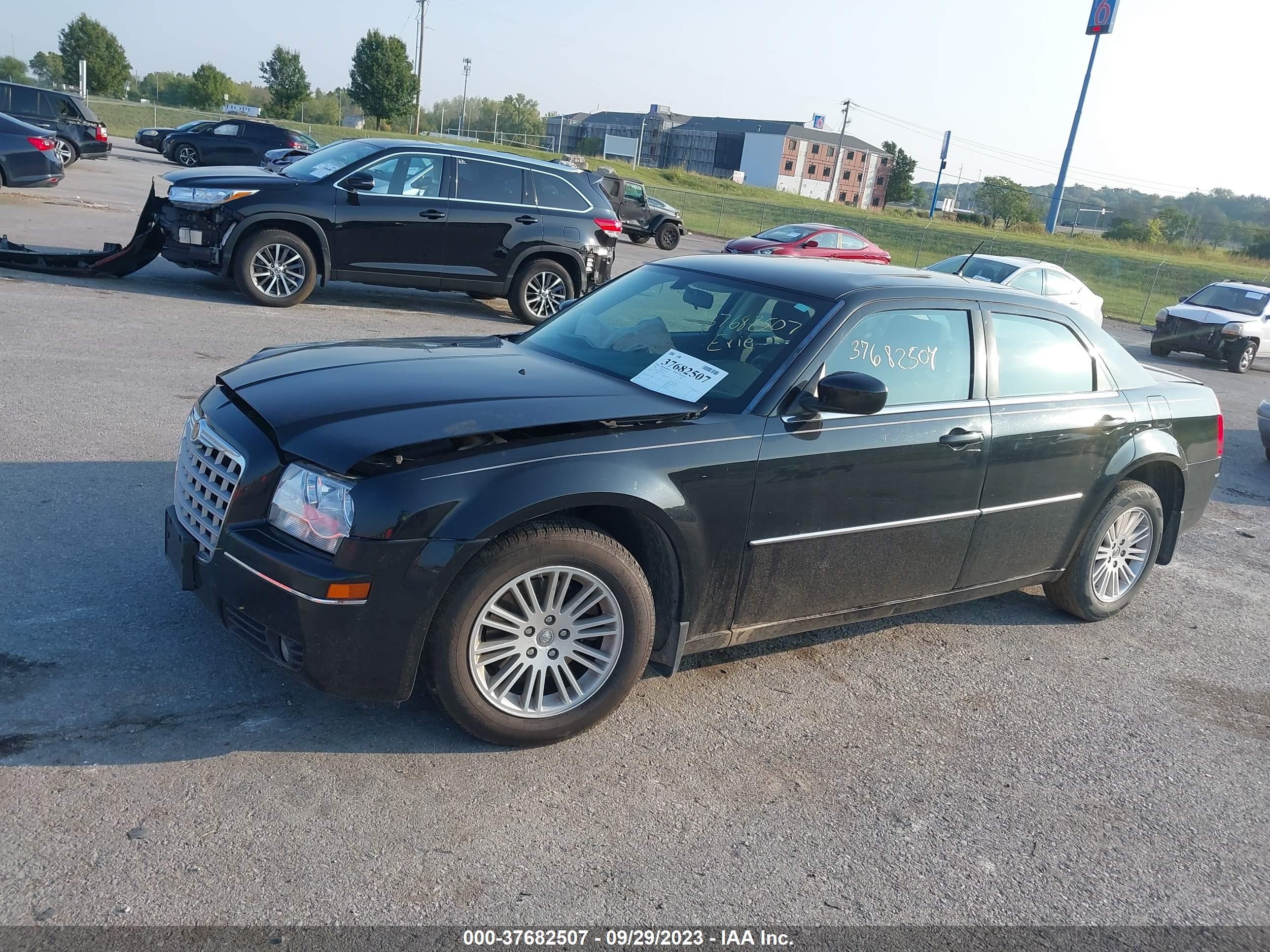 Photo 1 VIN: 2C3KA53G18H241931 - CHRYSLER 300 