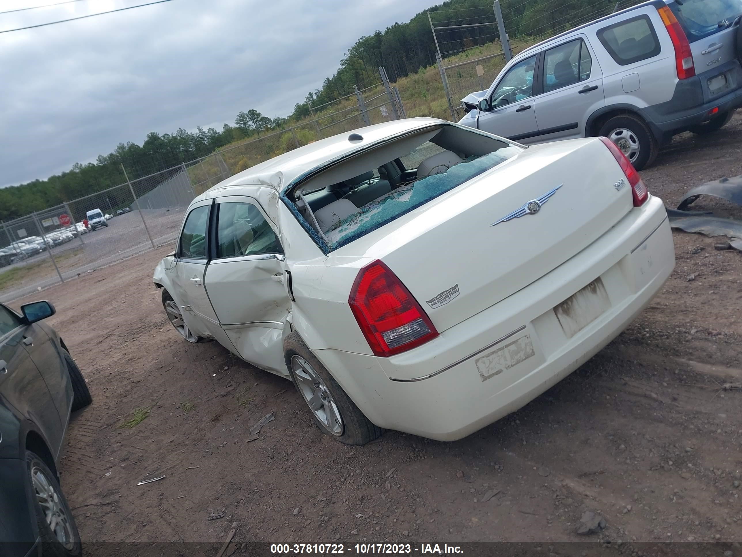 Photo 2 VIN: 2C3KA53G26H125263 - CHRYSLER 300 