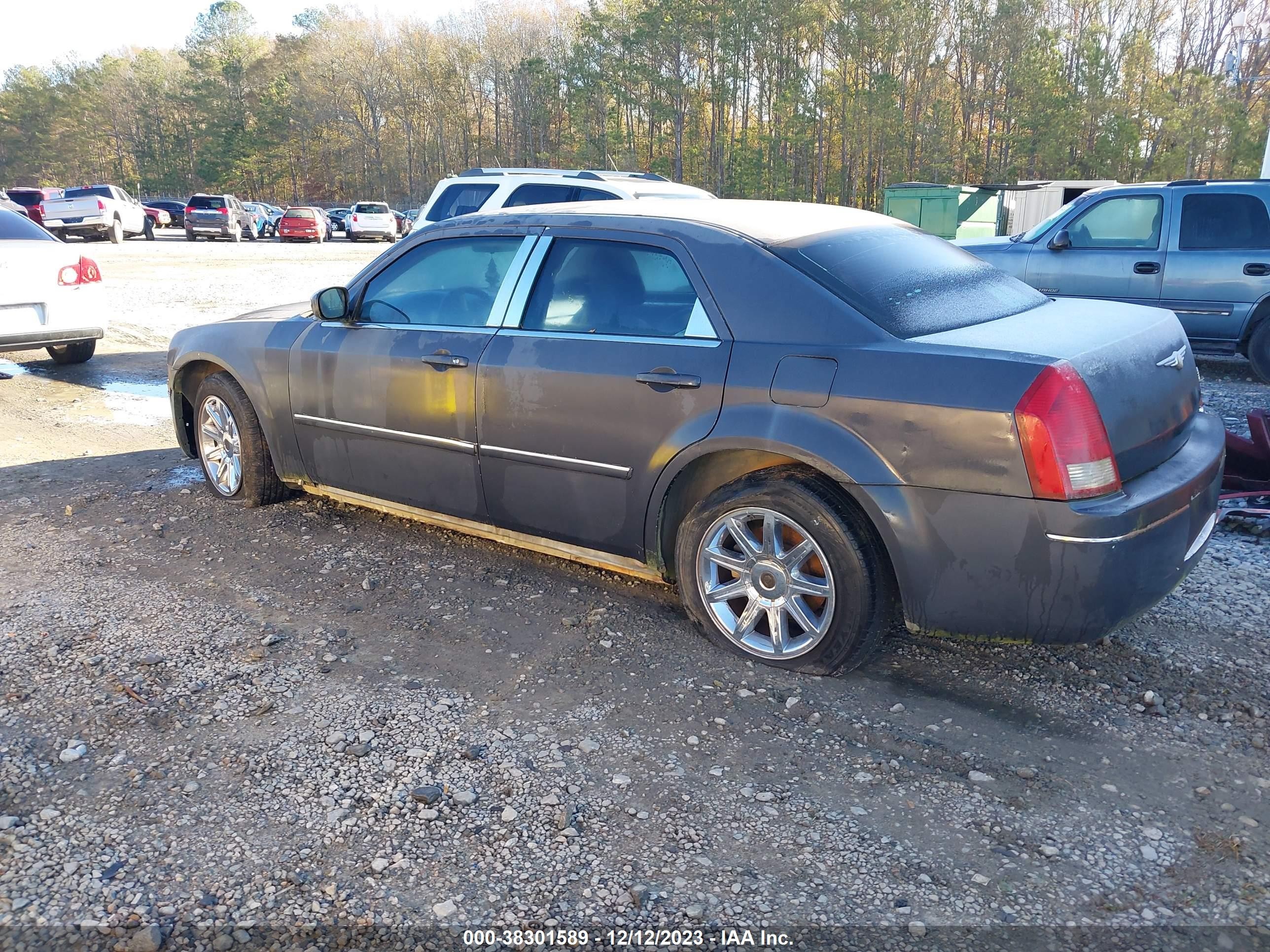 Photo 2 VIN: 2C3KA53G26H153967 - CHRYSLER 300 