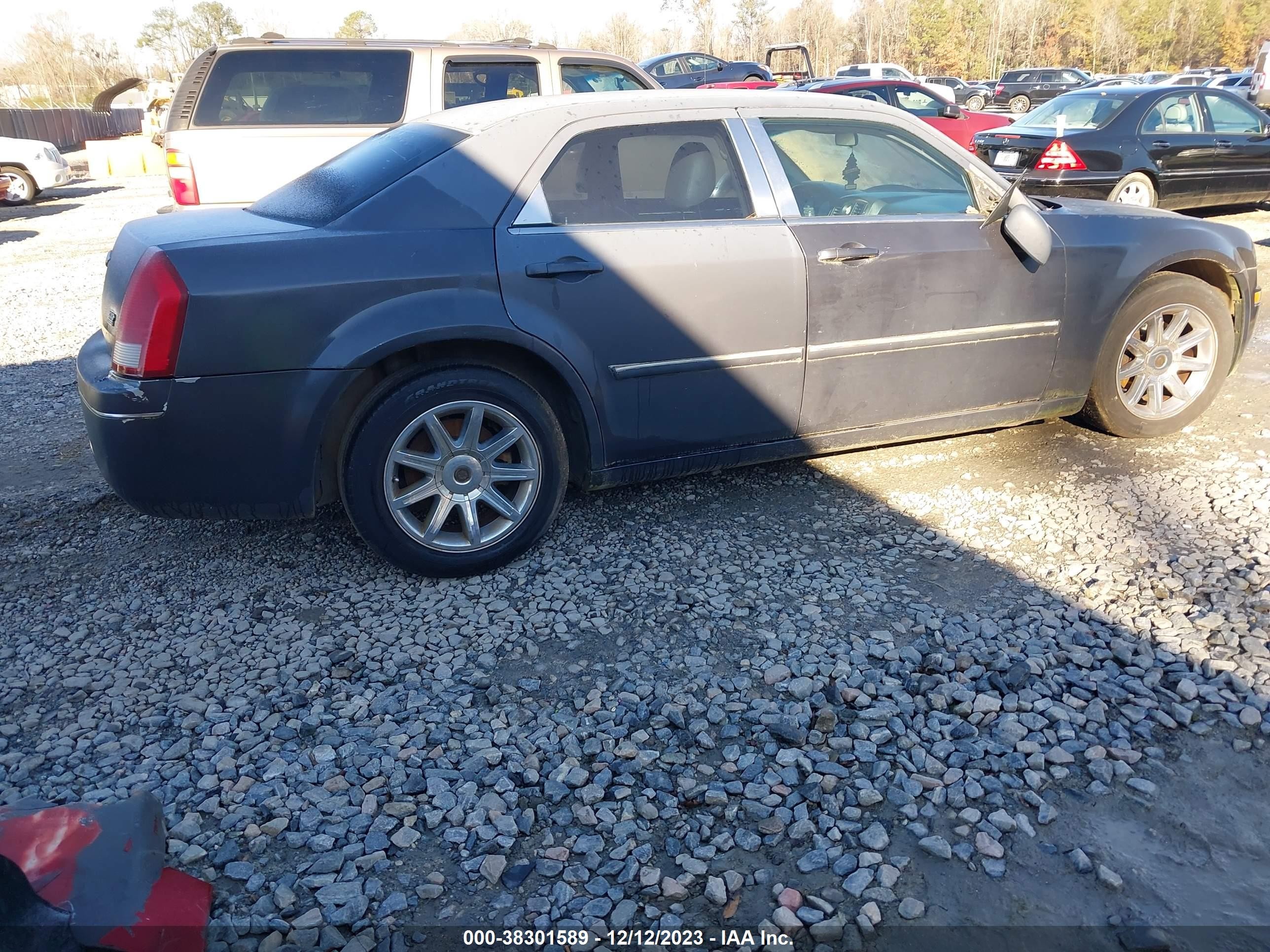 Photo 3 VIN: 2C3KA53G26H153967 - CHRYSLER 300 