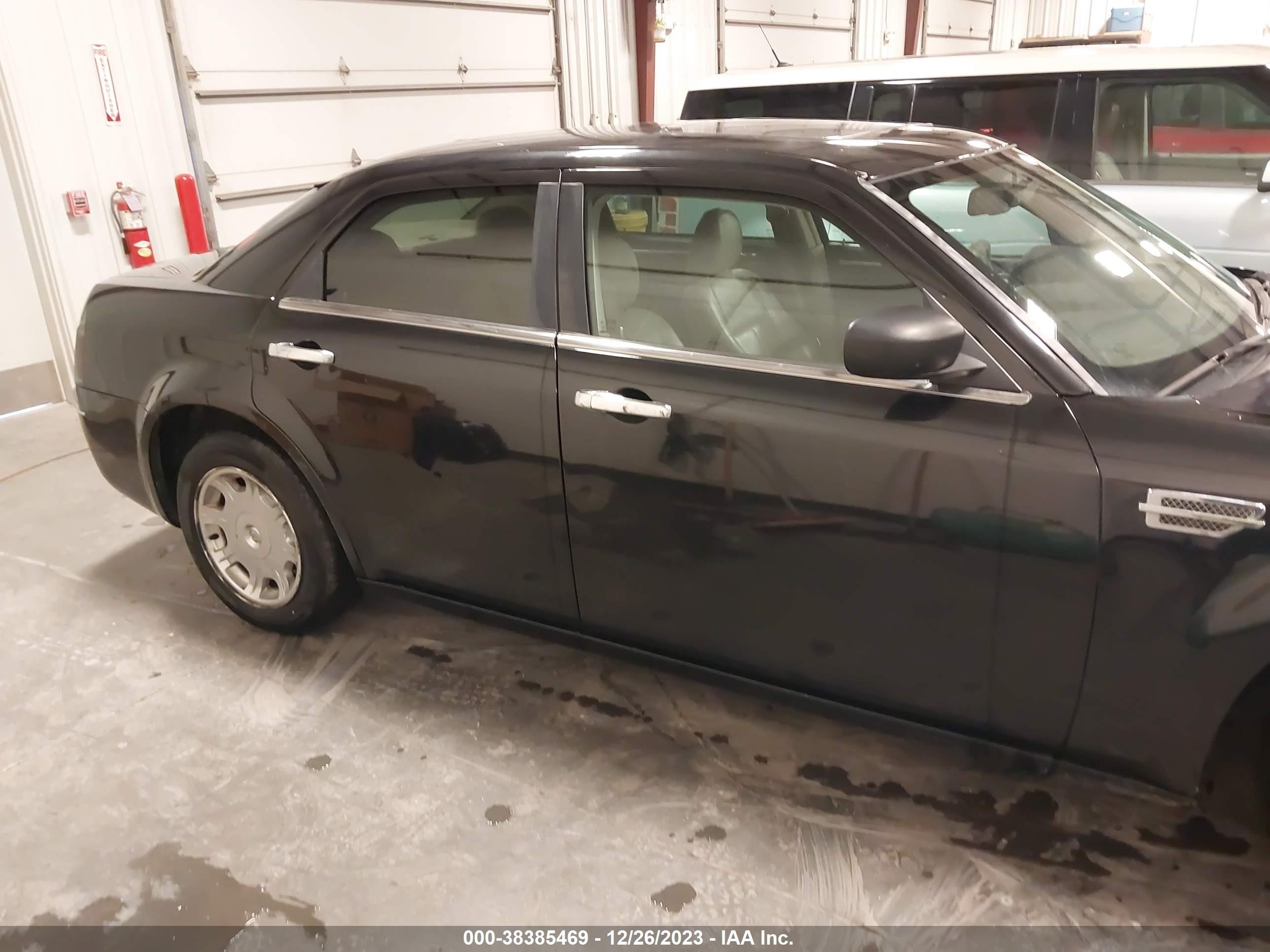 Photo 13 VIN: 2C3KA53G27H612898 - CHRYSLER 300 