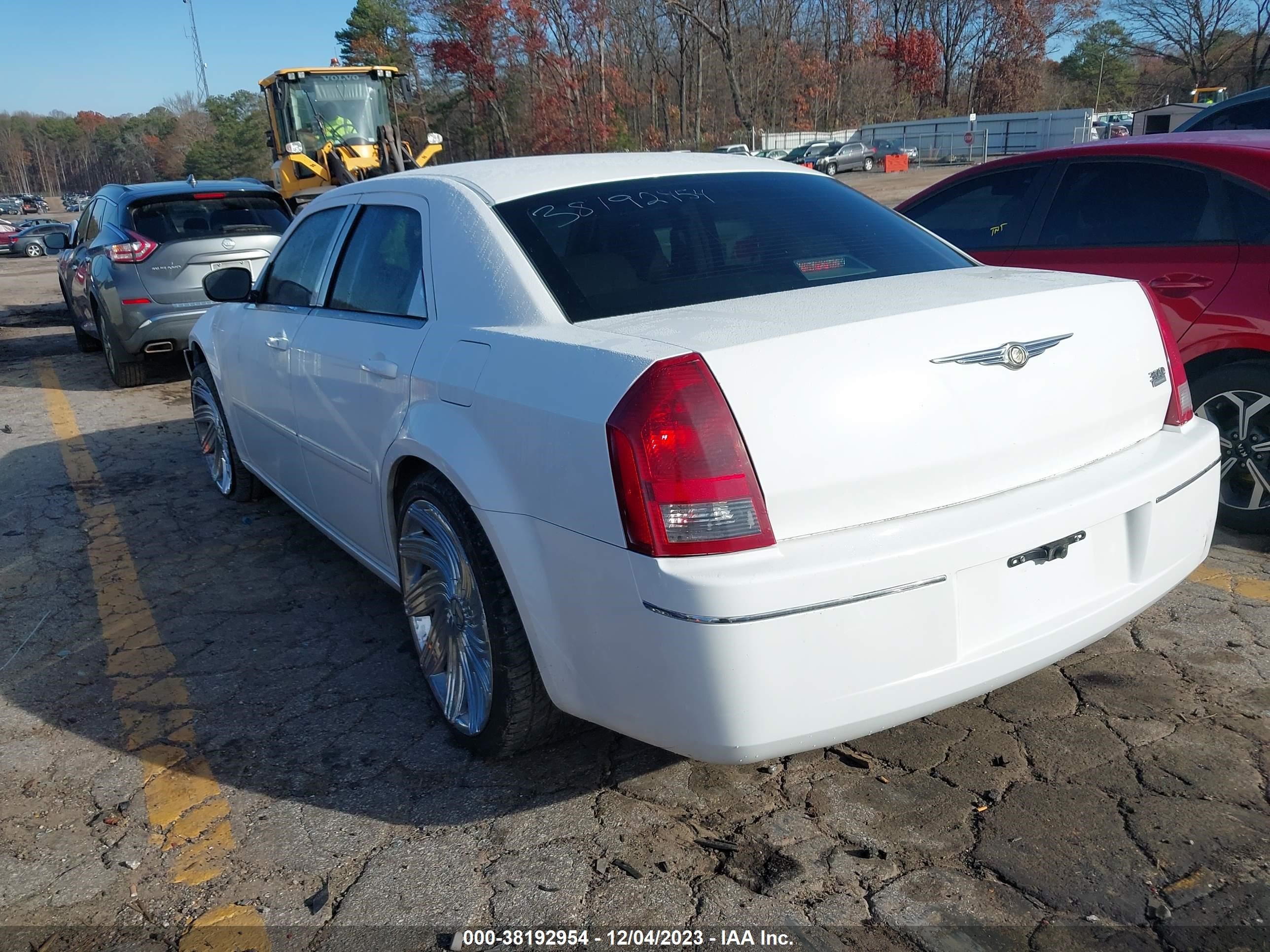 Photo 2 VIN: 2C3KA53G27H628115 - CHRYSLER 300 