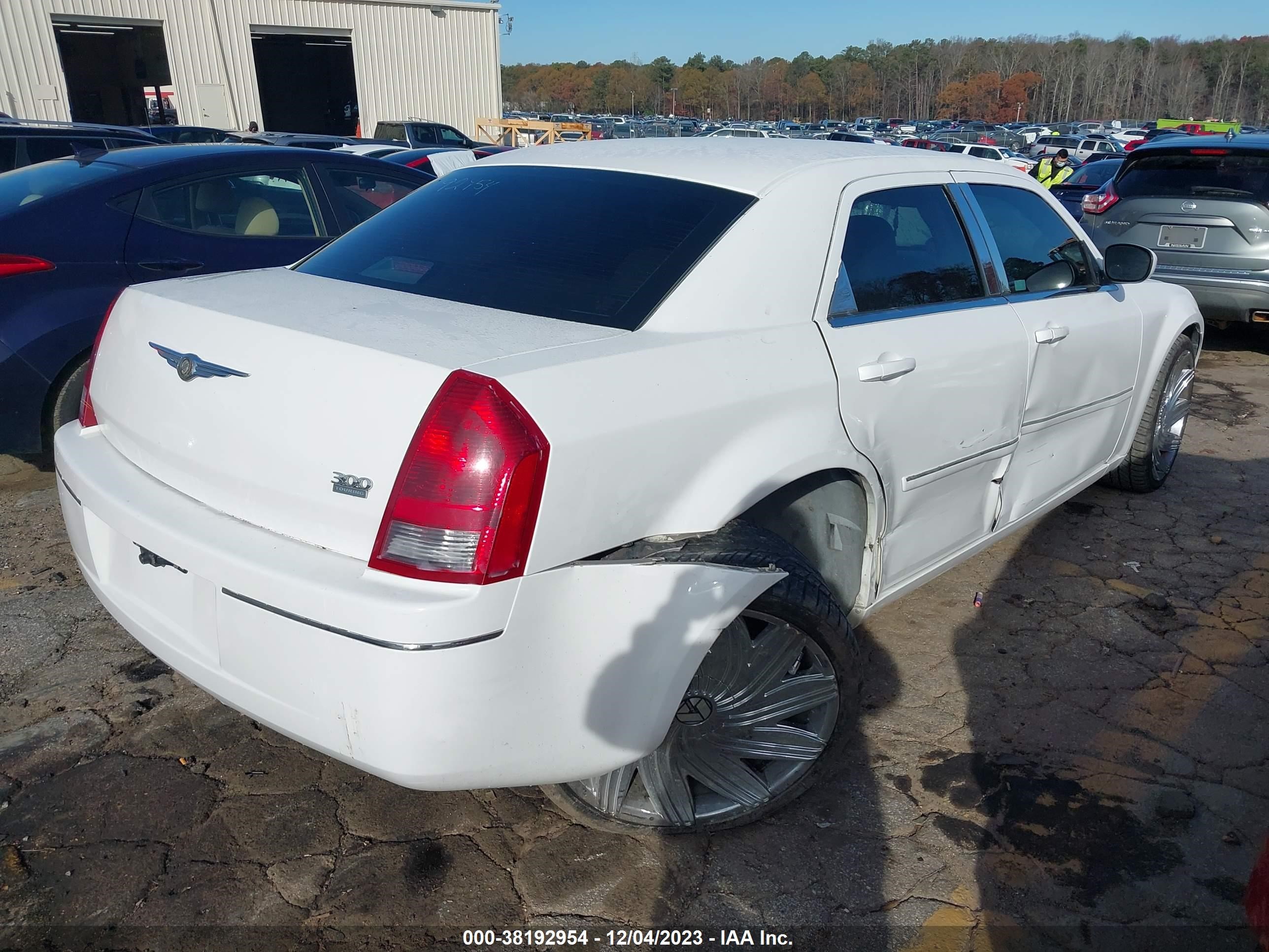 Photo 3 VIN: 2C3KA53G27H628115 - CHRYSLER 300 