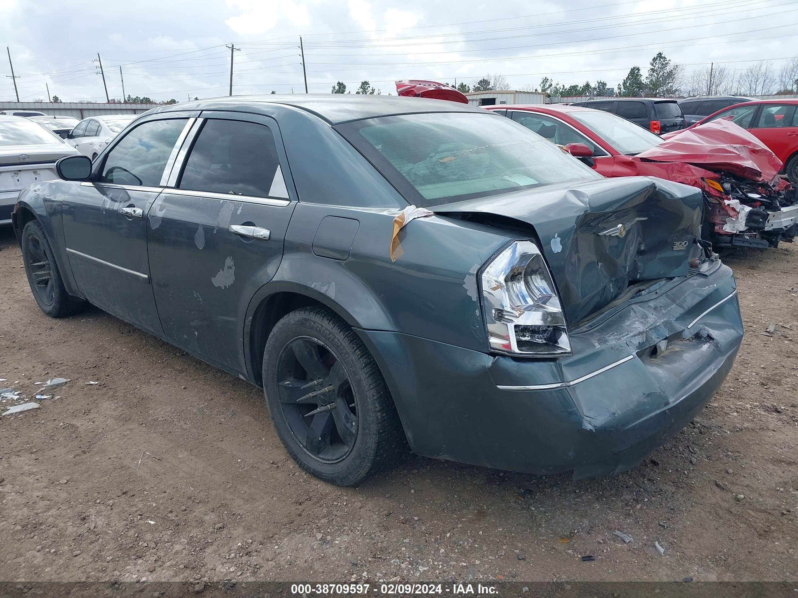 Photo 2 VIN: 2C3KA53G36H268366 - CHRYSLER 300 