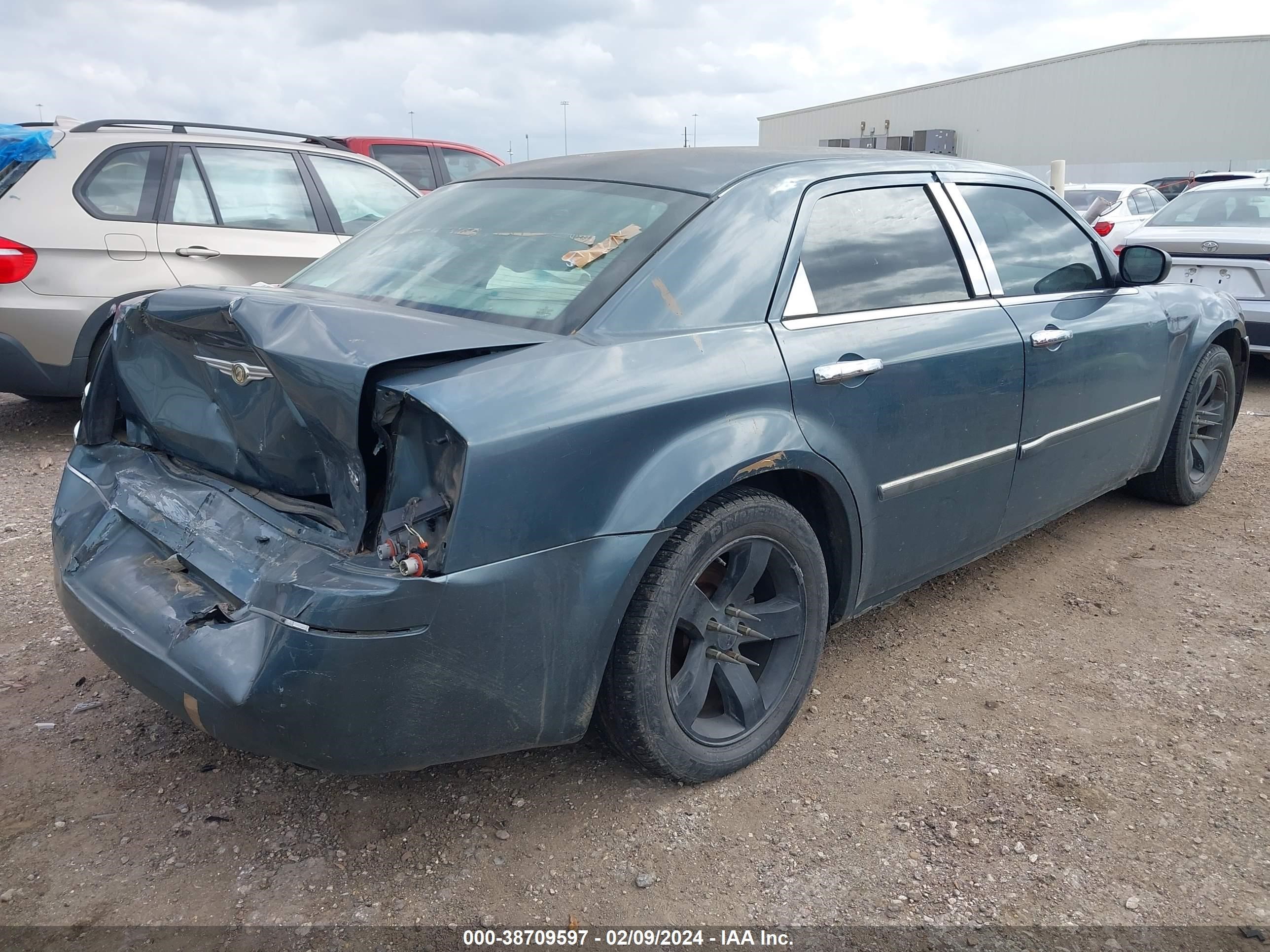 Photo 3 VIN: 2C3KA53G36H268366 - CHRYSLER 300 