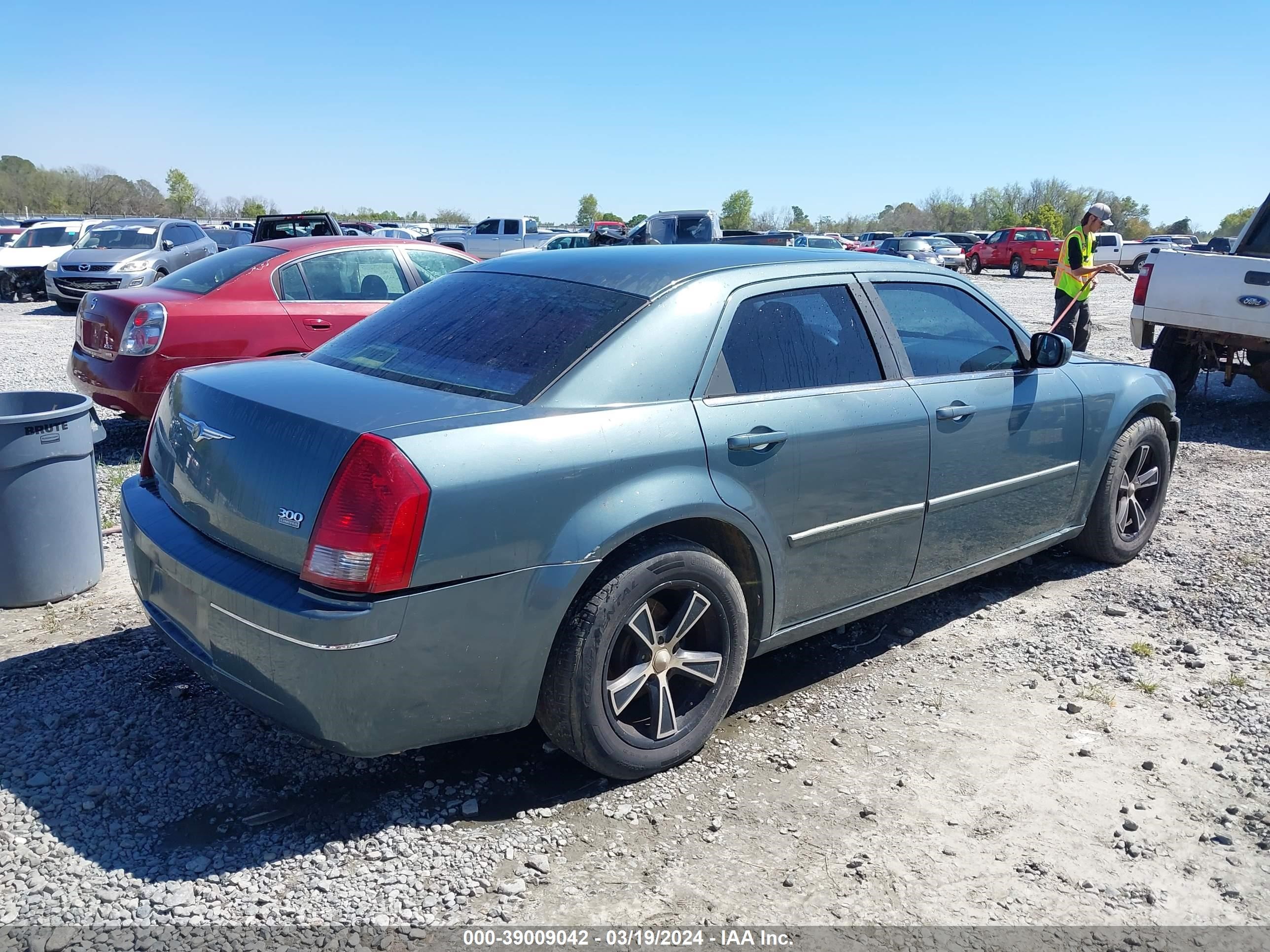 Photo 3 VIN: 2C3KA53G36H350517 - CHRYSLER 300 