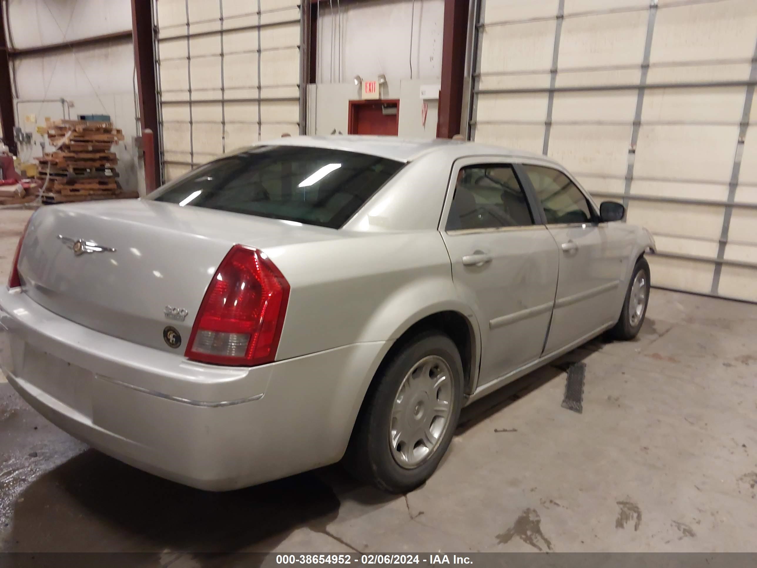 Photo 3 VIN: 2C3KA53G36H452223 - CHRYSLER 300 