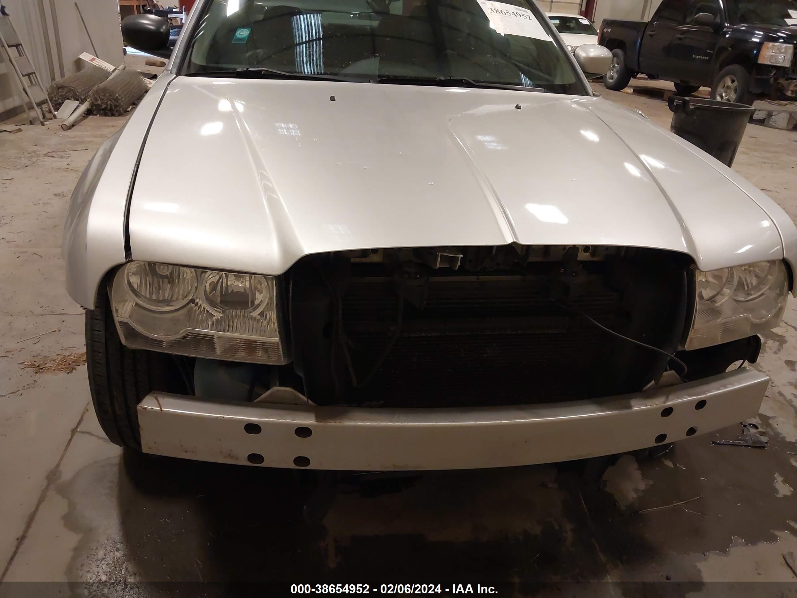 Photo 5 VIN: 2C3KA53G36H452223 - CHRYSLER 300 