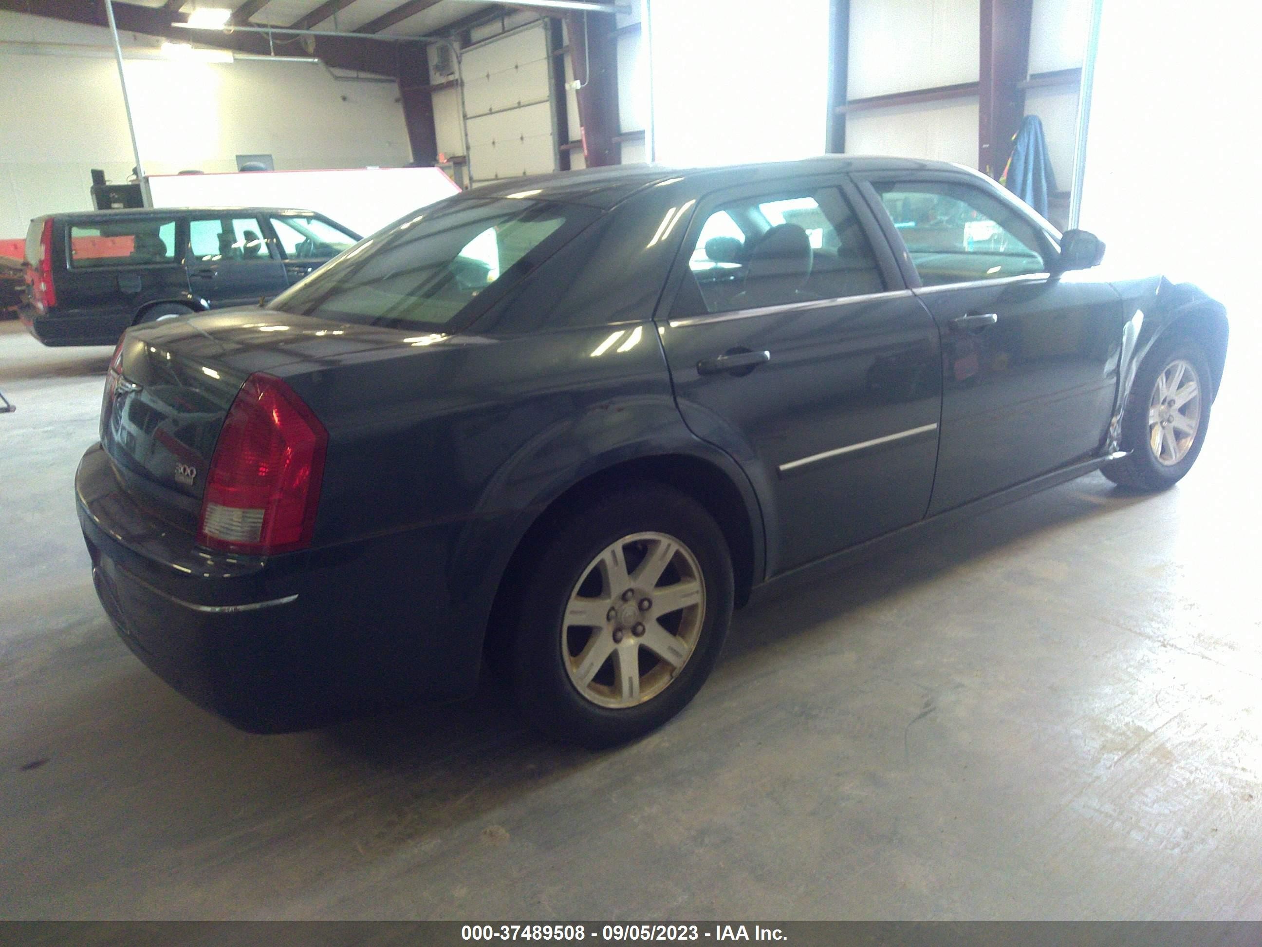 Photo 3 VIN: 2C3KA53G37H637423 - CHRYSLER 300 