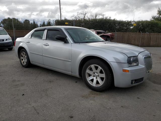 Photo 3 VIN: 2C3KA53G37H763653 - CHRYSLER 300 