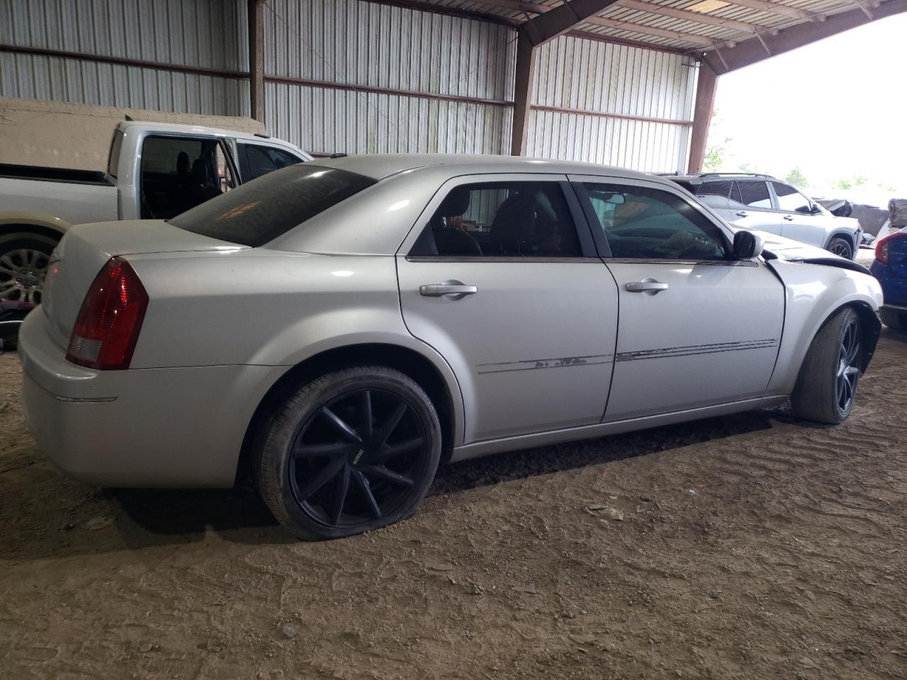 Photo 2 VIN: 2C3KA53G37H792697 - CHRYSLER 300 