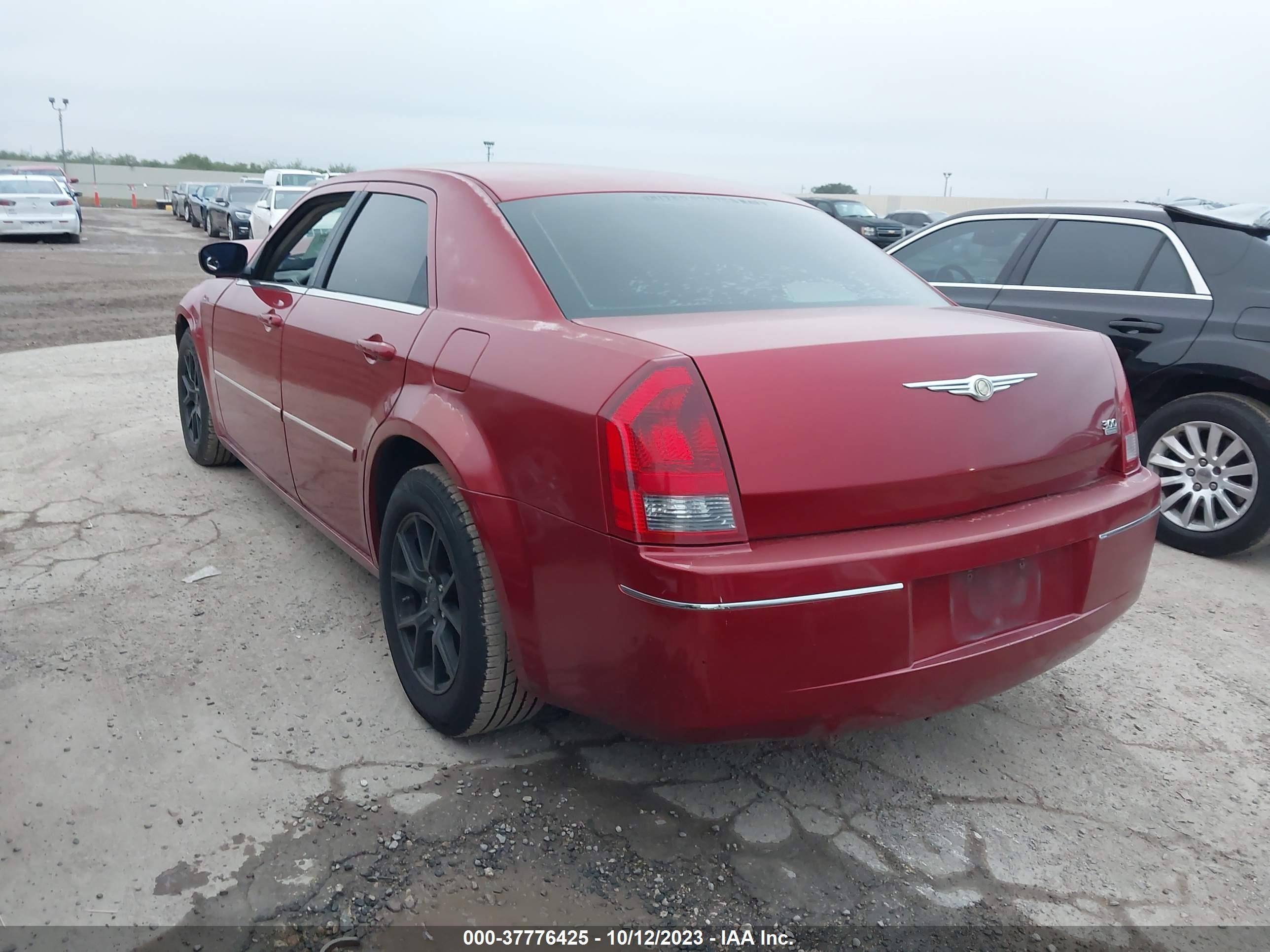 Photo 2 VIN: 2C3KA53G37H859556 - CHRYSLER 300 