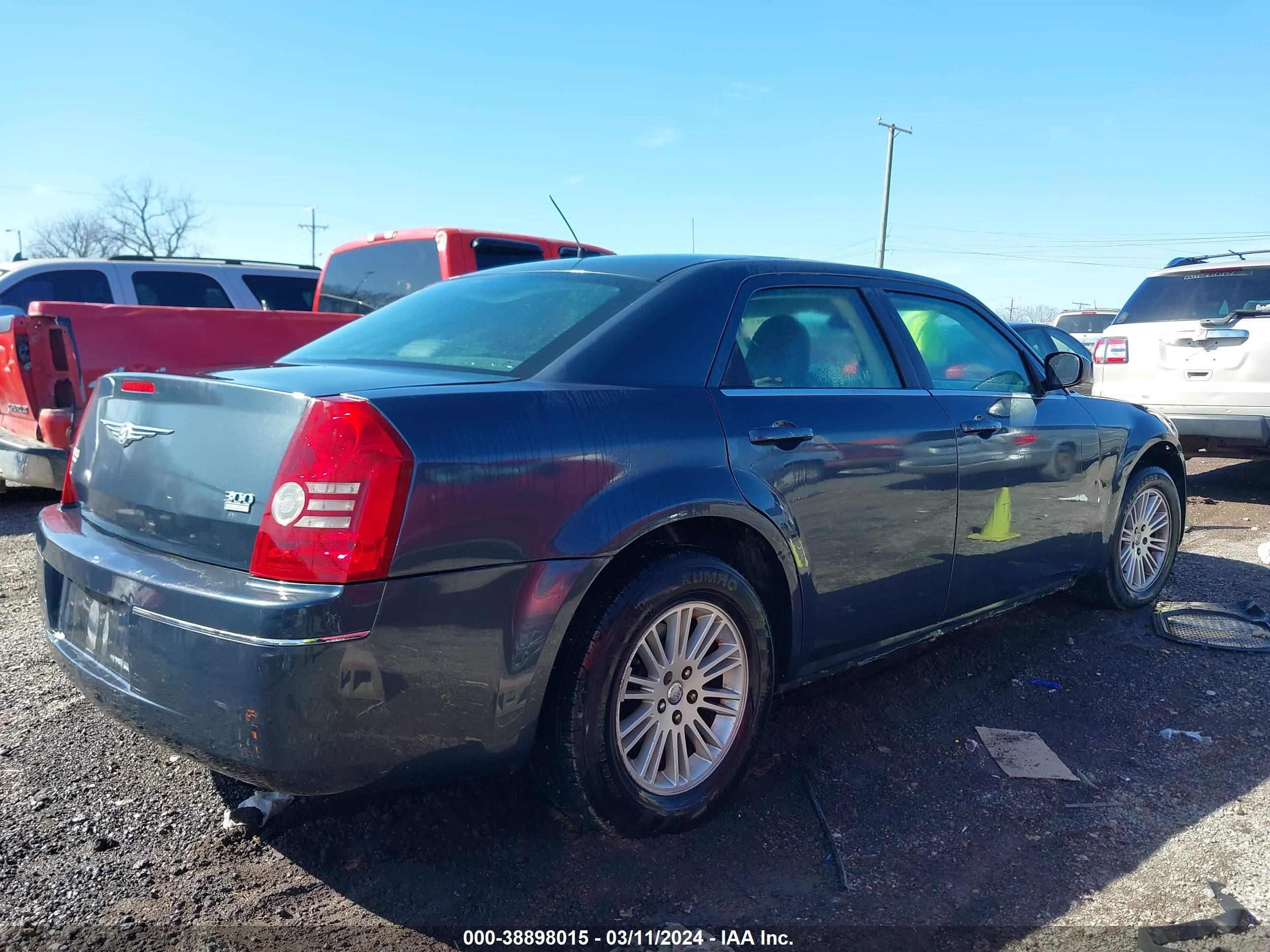 Photo 3 VIN: 2C3KA53G38H164849 - CHRYSLER 300 