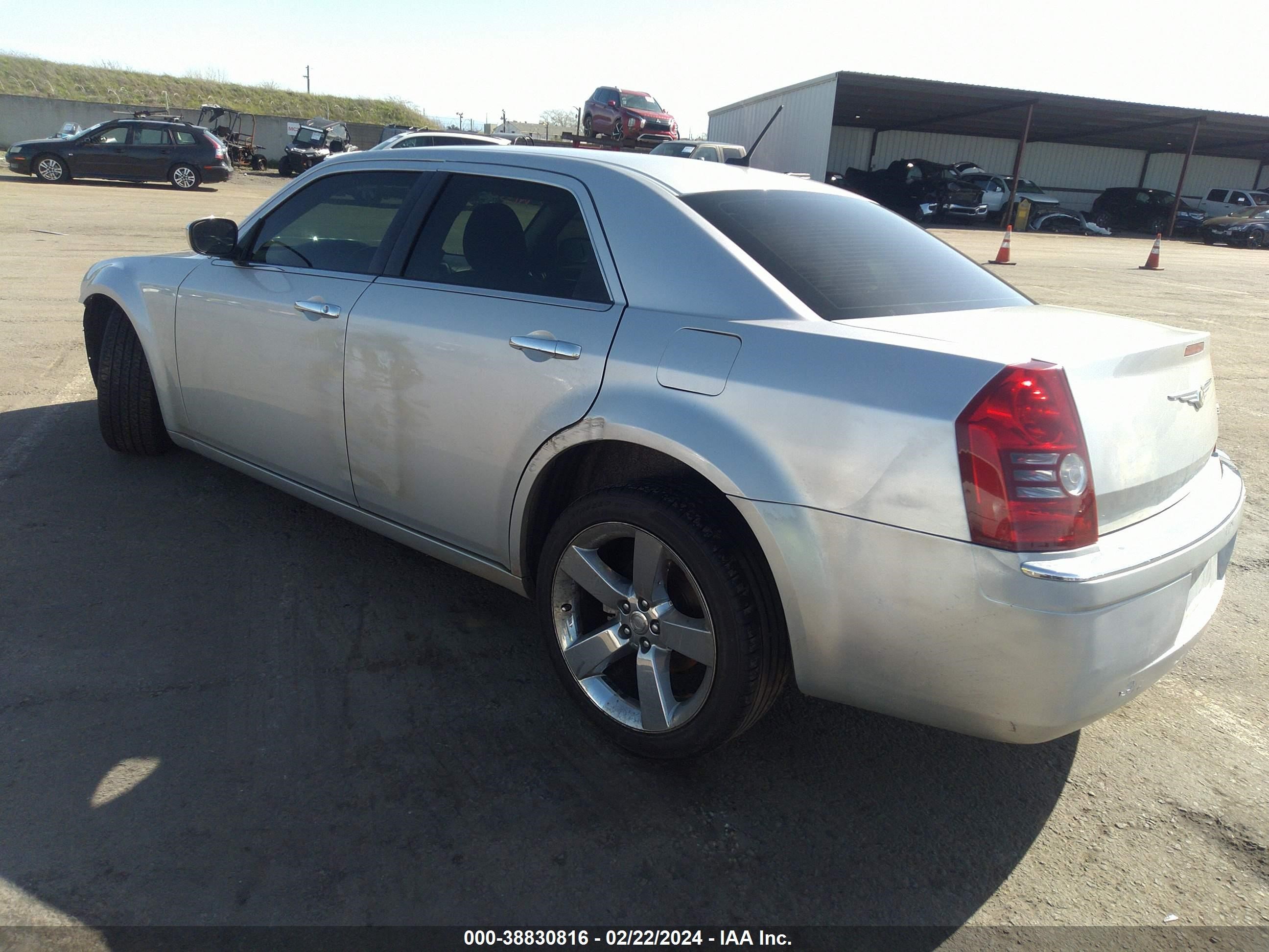 Photo 2 VIN: 2C3KA53G38H320050 - CHRYSLER 300 