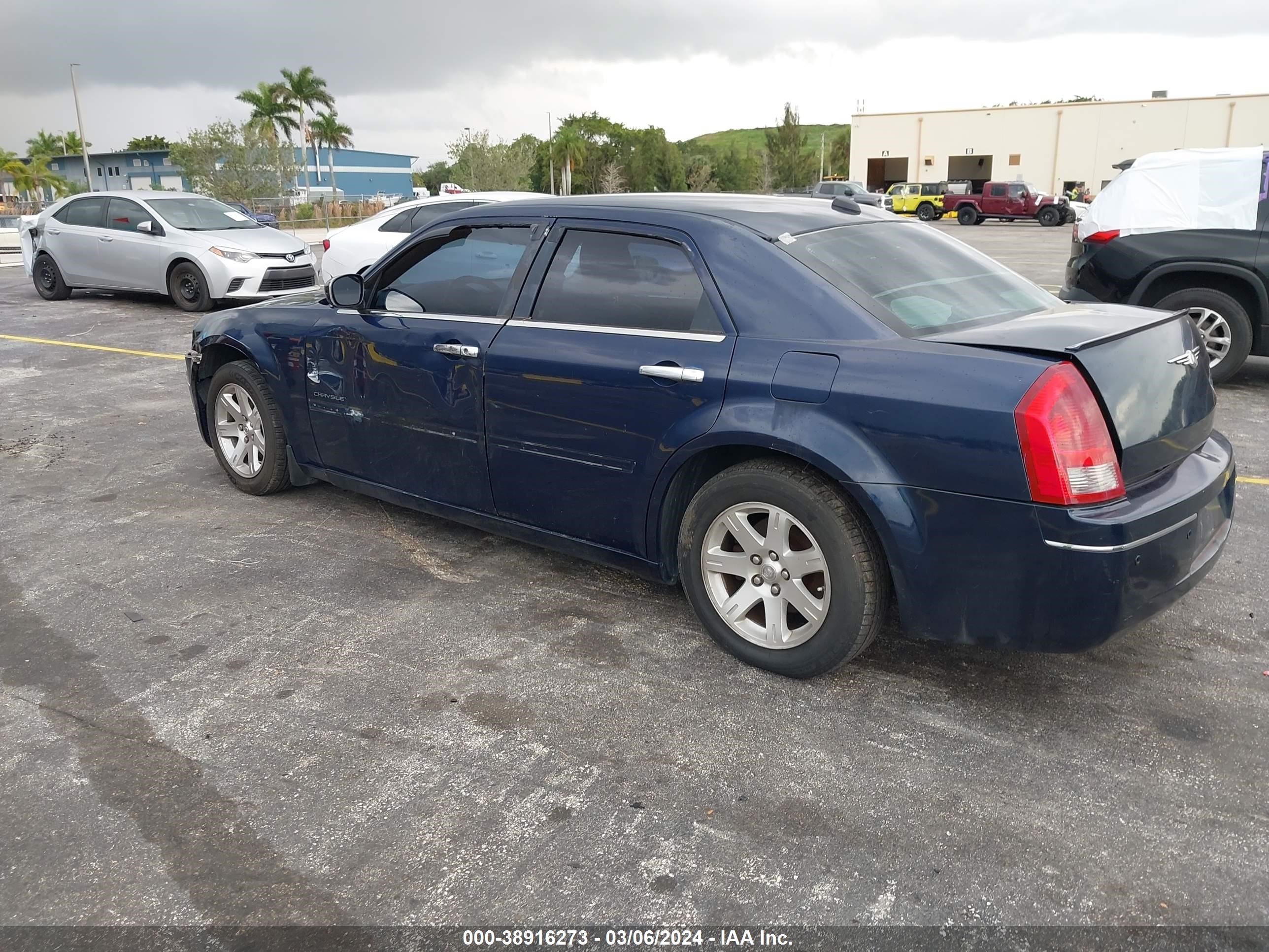 Photo 2 VIN: 2C3KA53G46H109307 - CHRYSLER 300 